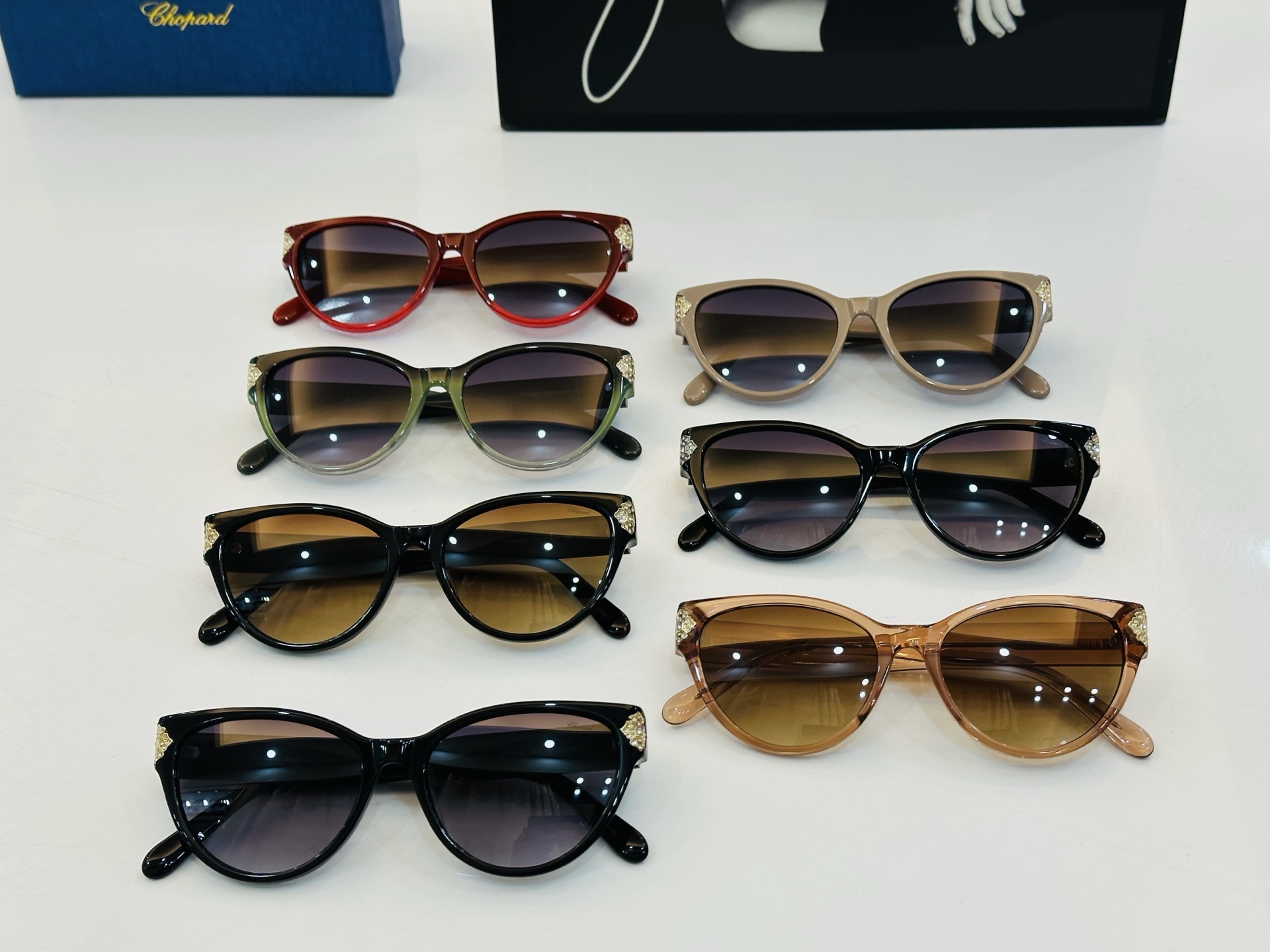 原版 ChoPard肖邦 MODEL: VCH332S Size：54口17-145 以现代时尚的设计风