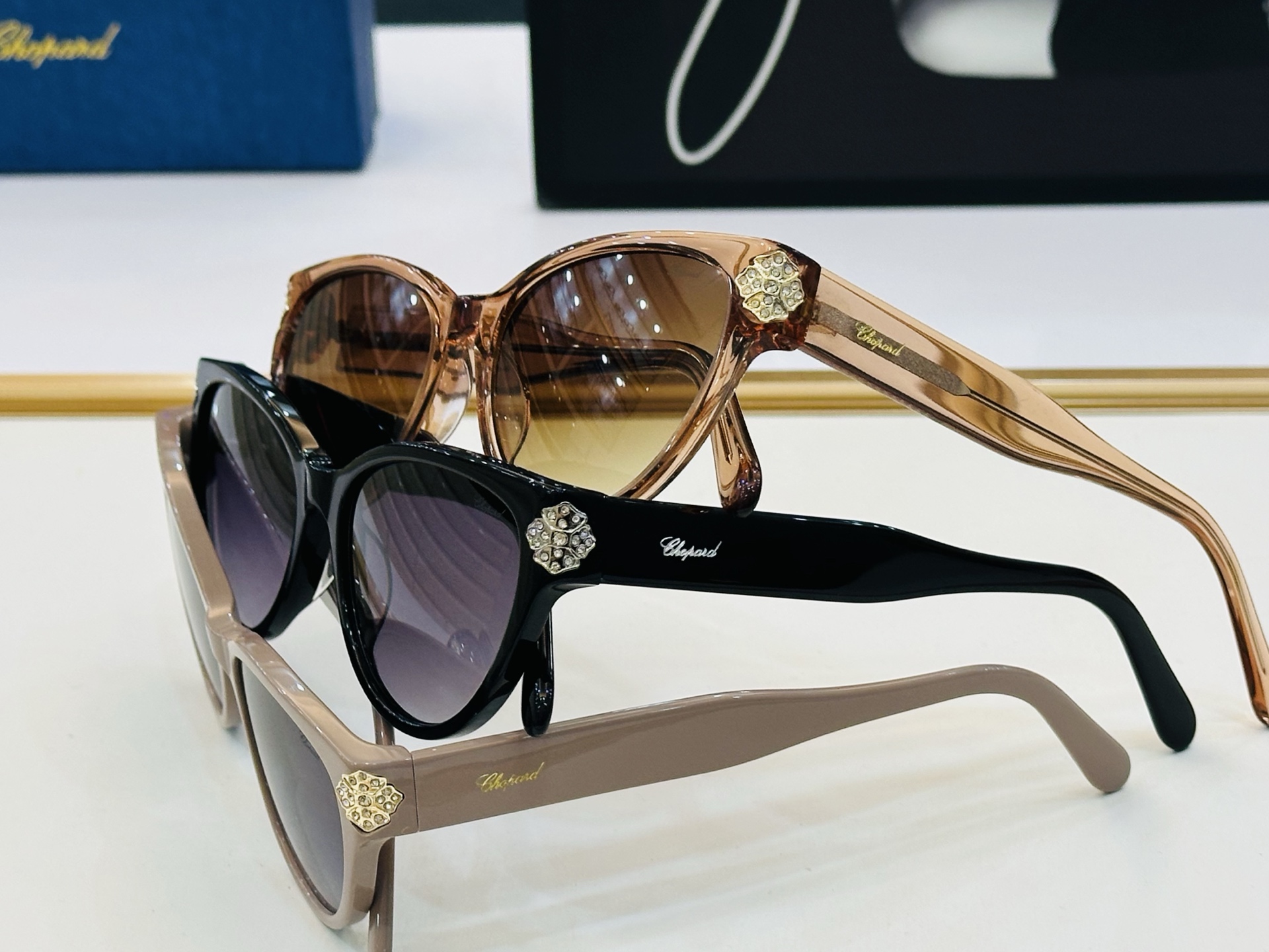 原版 ChoPard肖邦 MODEL: VCH332S Size：54口17-145 以现代时尚的设计风