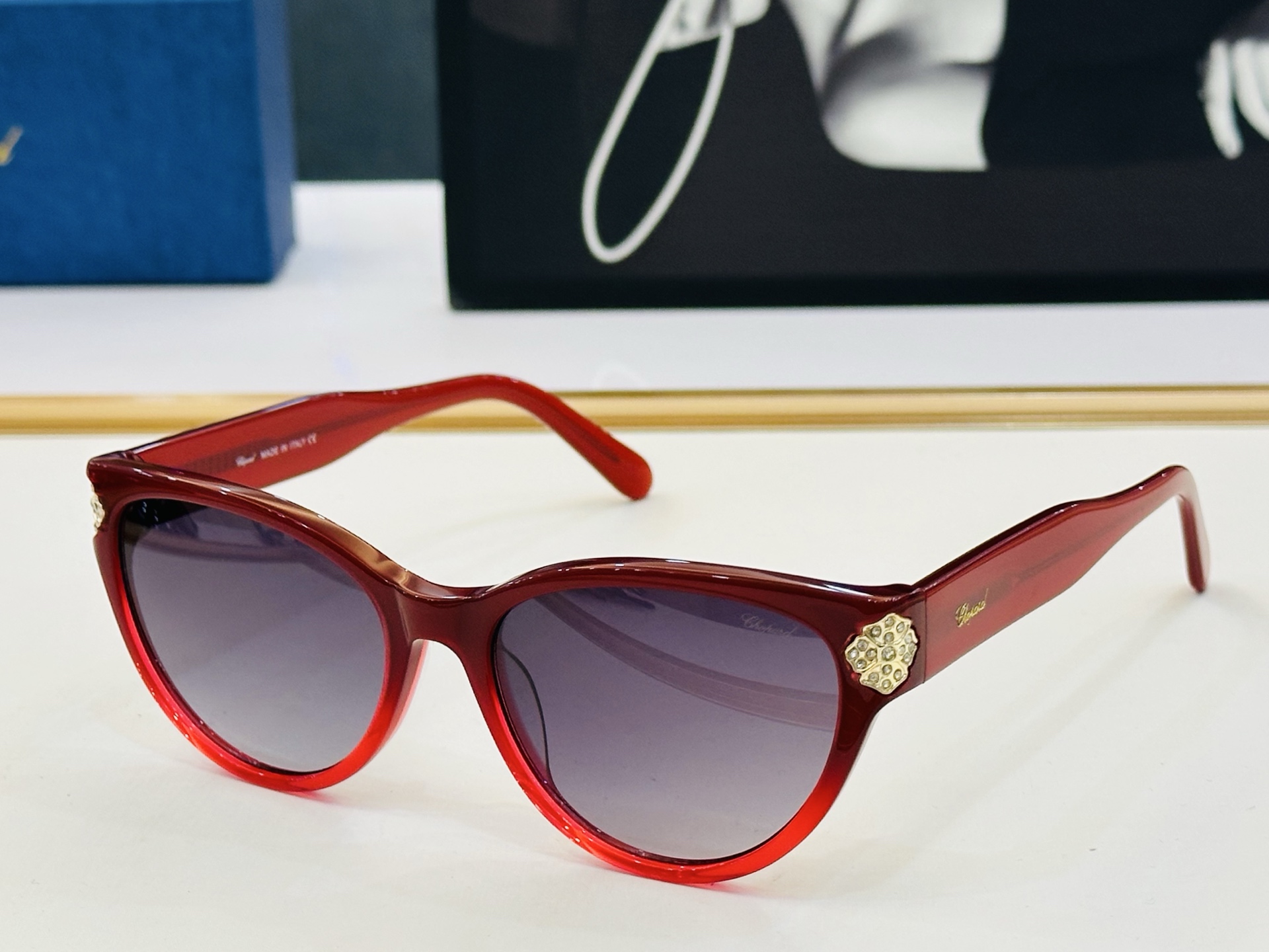 原版 ChoPard肖邦 MODEL: VCH332S Size：54口17-145 以现代时尚的设计风