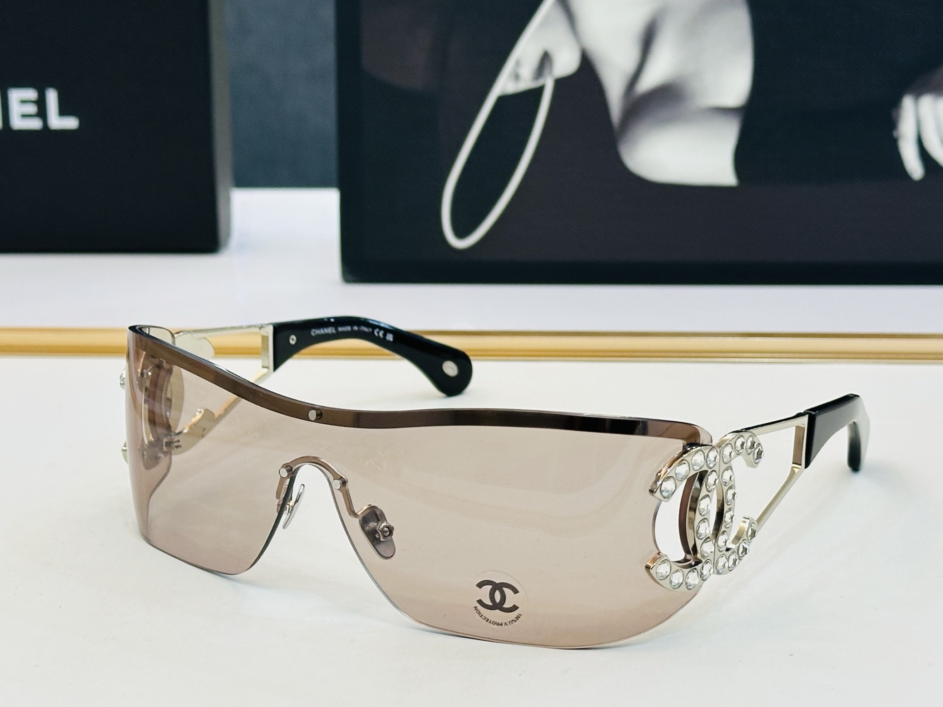 CHANE*香家 CH9579 SIZE：142口118 潮流爆款 太阳镜 😍😍高品质 佩戴舒适 F墨镜