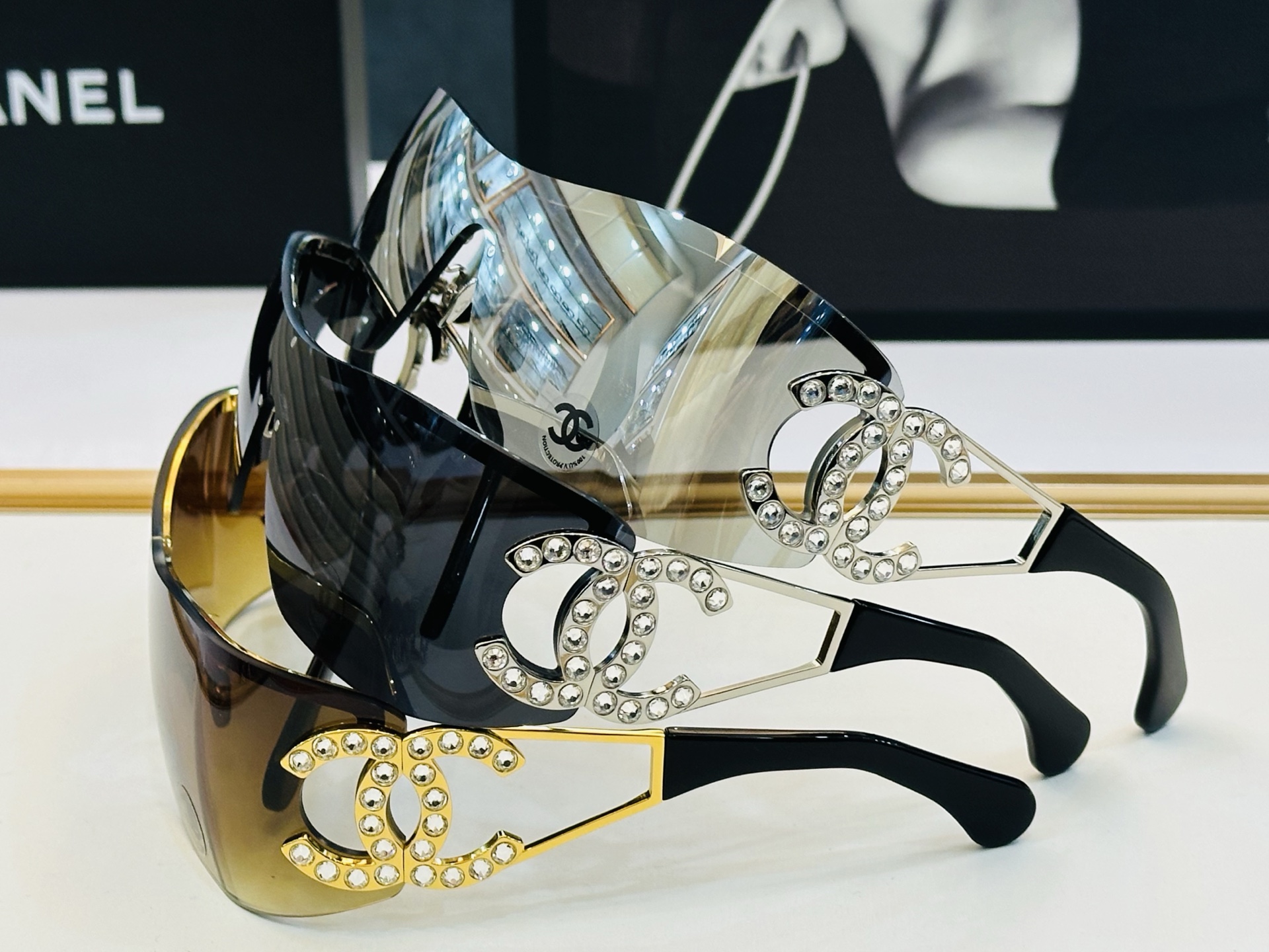 CHANE*香家 CH9579 SIZE：142口118 潮流爆款 太阳镜 😍😍高品质 佩戴舒适 F墨镜