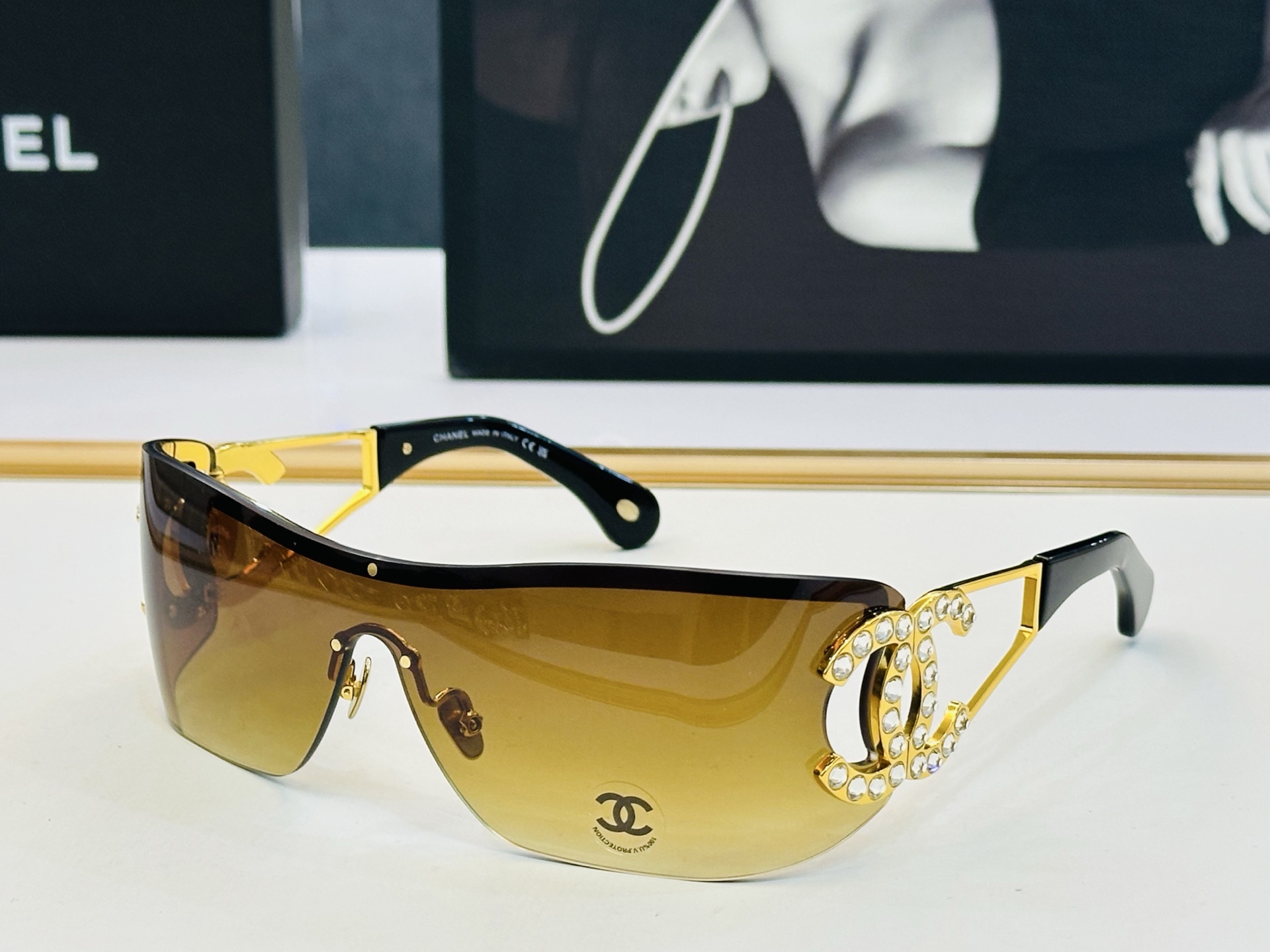 CHANE*香家 CH9579 SIZE：142口118 潮流爆款 太阳镜 😍😍高品质 佩戴舒适 F墨镜