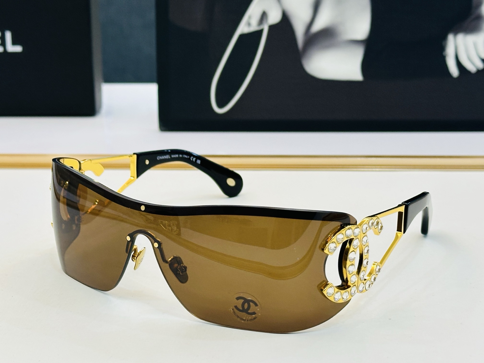 CHANE*香家 CH9579 SIZE：142口118 潮流爆款 太阳镜 😍😍高品质 佩戴舒适 F墨镜