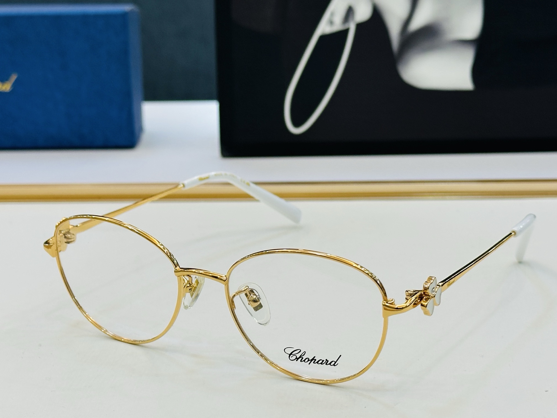 原版 ChoPard肖邦 MODEL: VCHF98J Size：53口17-140 以现代时尚的设计风