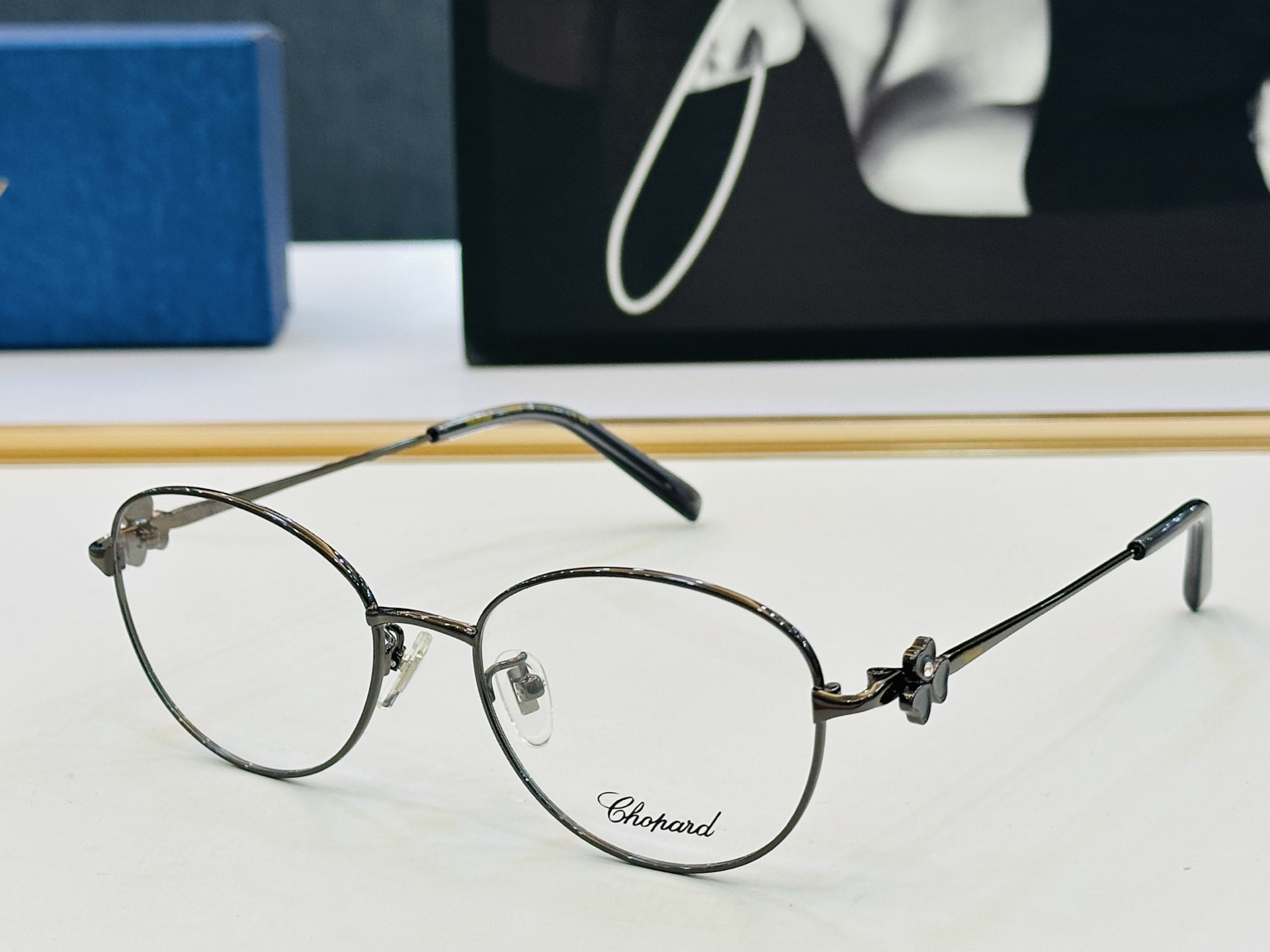 原版 ChoPard肖邦 MODEL: VCHF98J Size：53口17-140 以现代时尚的设计风