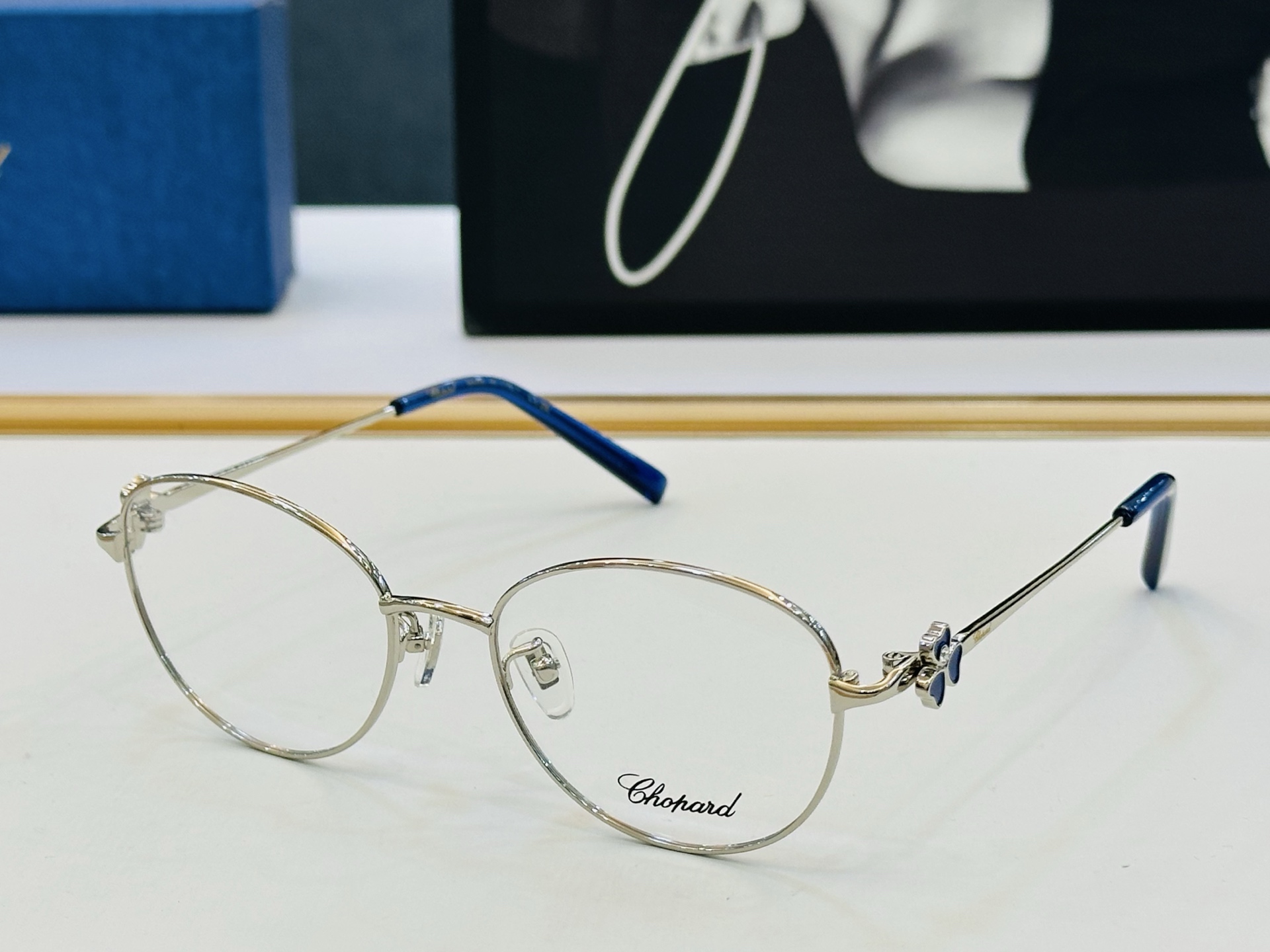 原版 ChoPard肖邦 MODEL: VCHF98J Size：53口17-140 以现代时尚的设计风