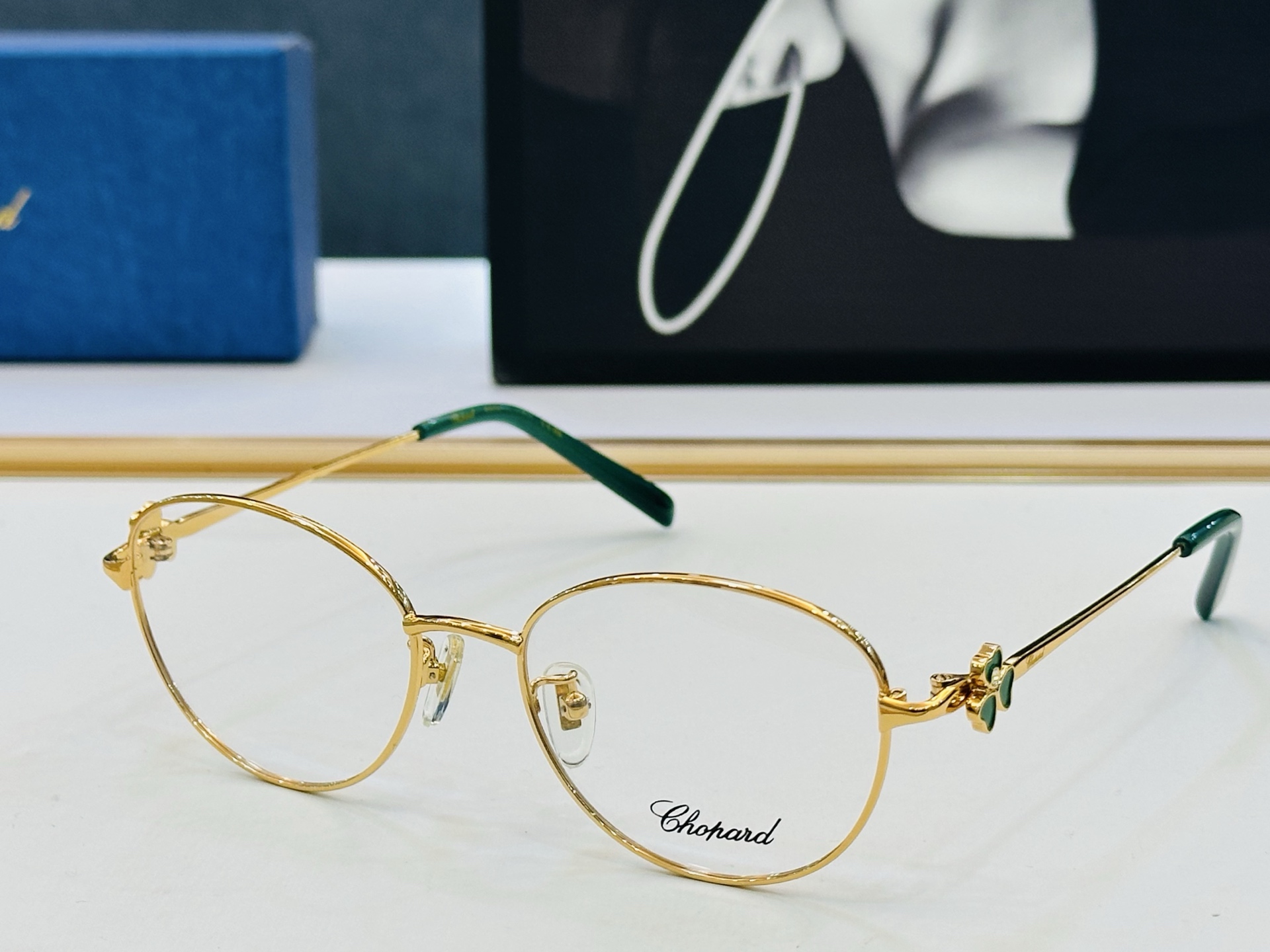 原版 ChoPard肖邦 MODEL: VCHF98J Size：53口17-140 以现代时尚的设计风