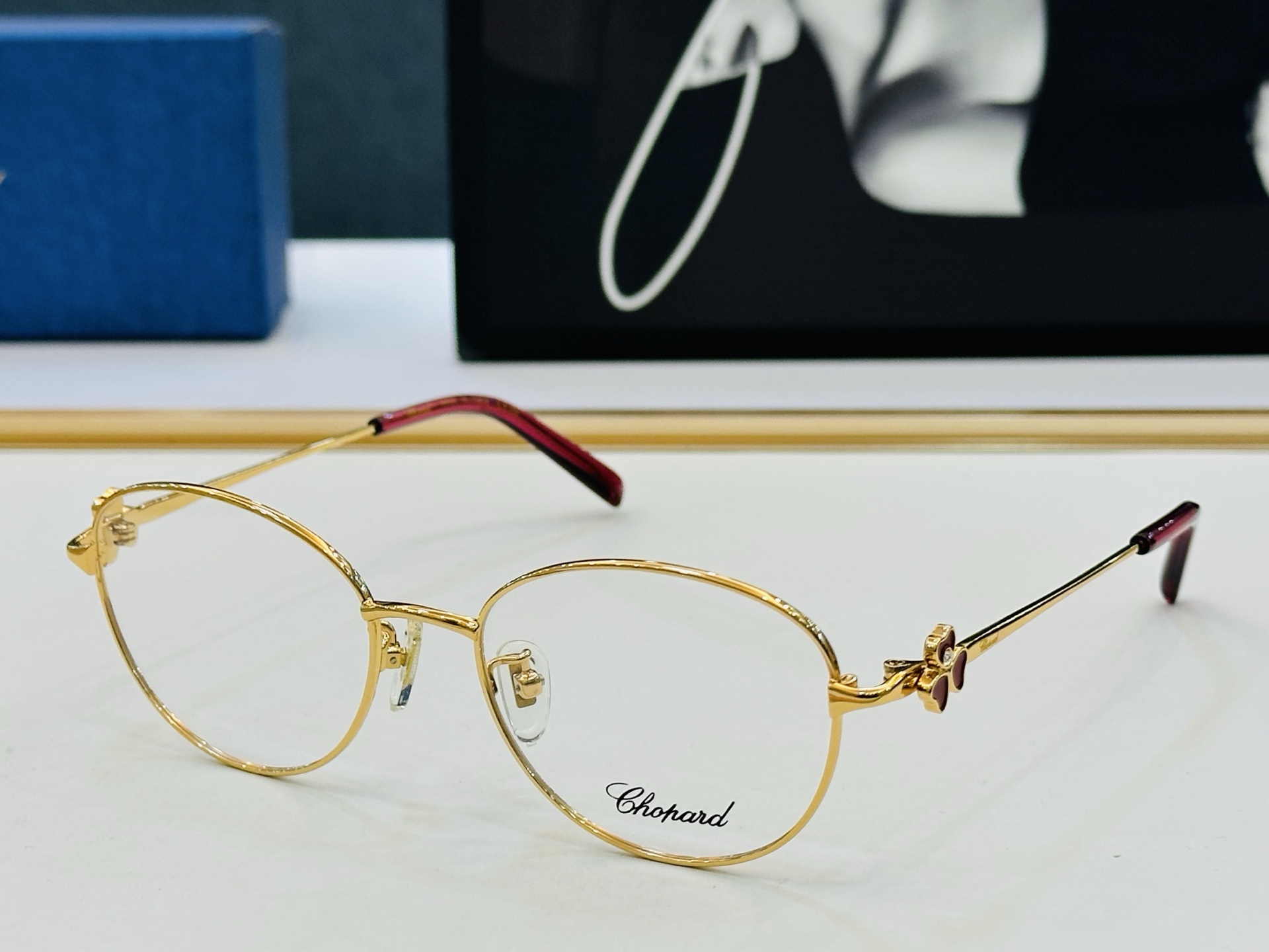 原版 ChoPard肖邦 MODEL: VCHF98J Size：53口17-140 以现代时尚的设计风