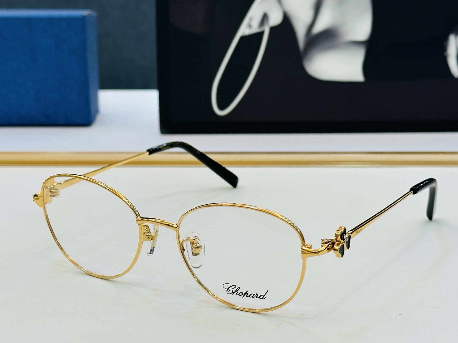 原版 ChoPard肖邦 MODEL: VCHF98J Size：53口17-140 以现代时尚的设计风