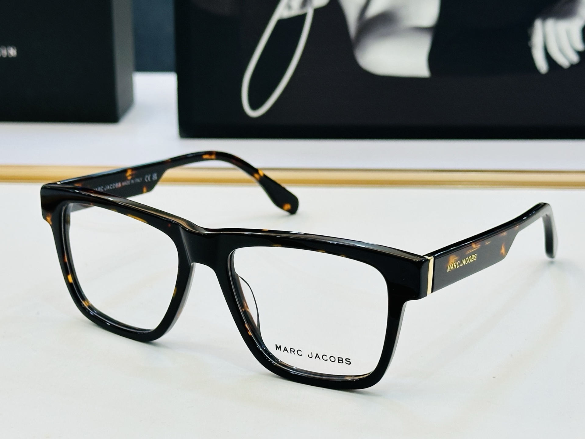 Marc jacobs 马杰家 MJ879 Size：56口17-145 采用今年流行的板材 Z完美设计