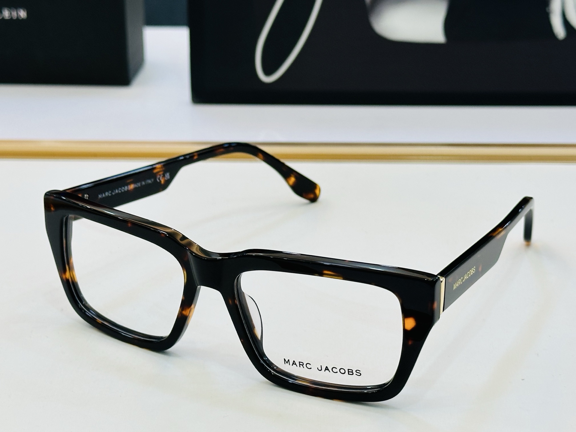 Marc jacobs 马杰家 MJ849 Size：56口18-145 采用今年流行的板材 Z完美设计