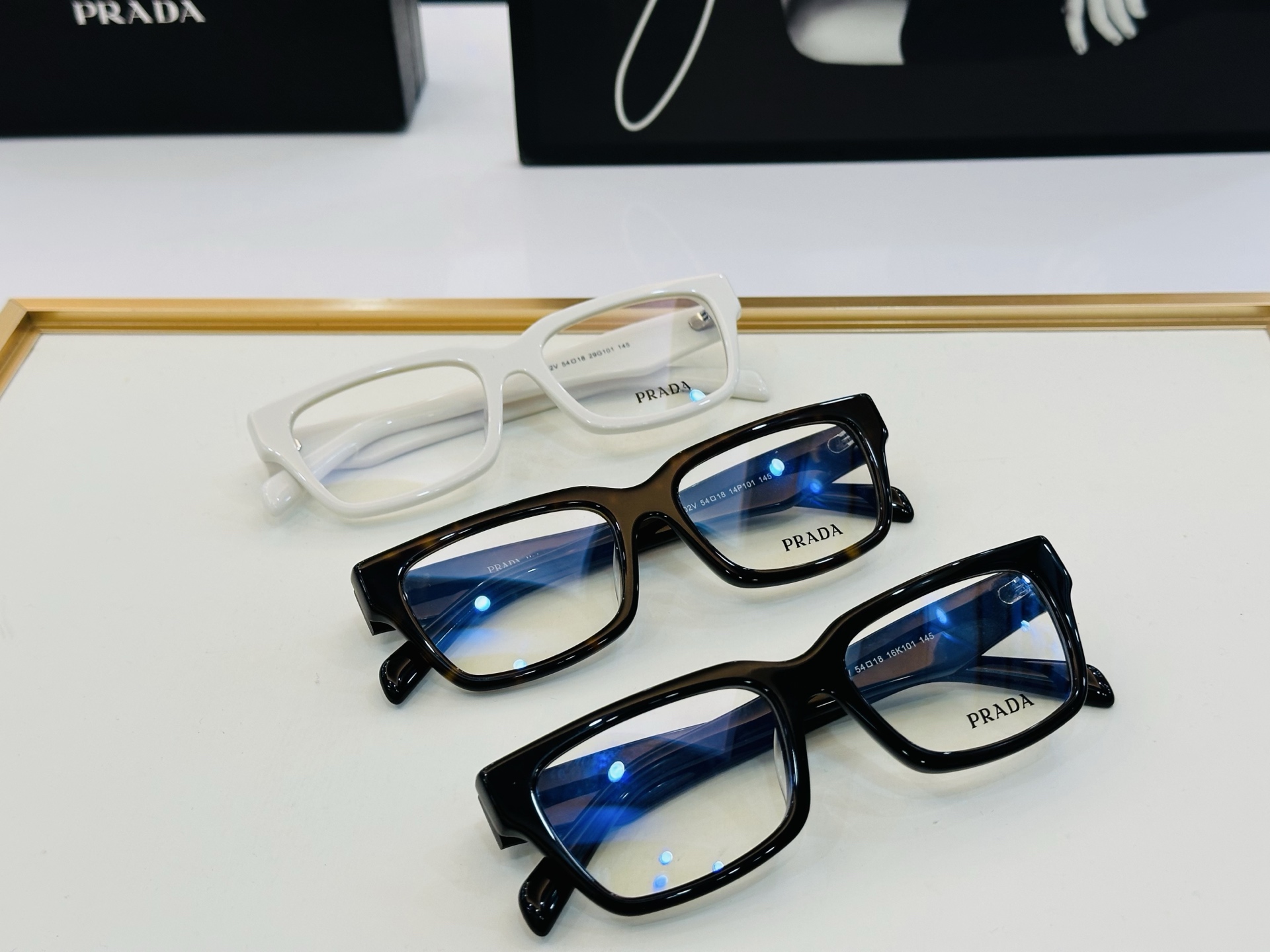 🔺PRAD*🔻普家 PR C02V Size：54口18-145 眼镜系列堪称精湛制作 彰显独特个 一最