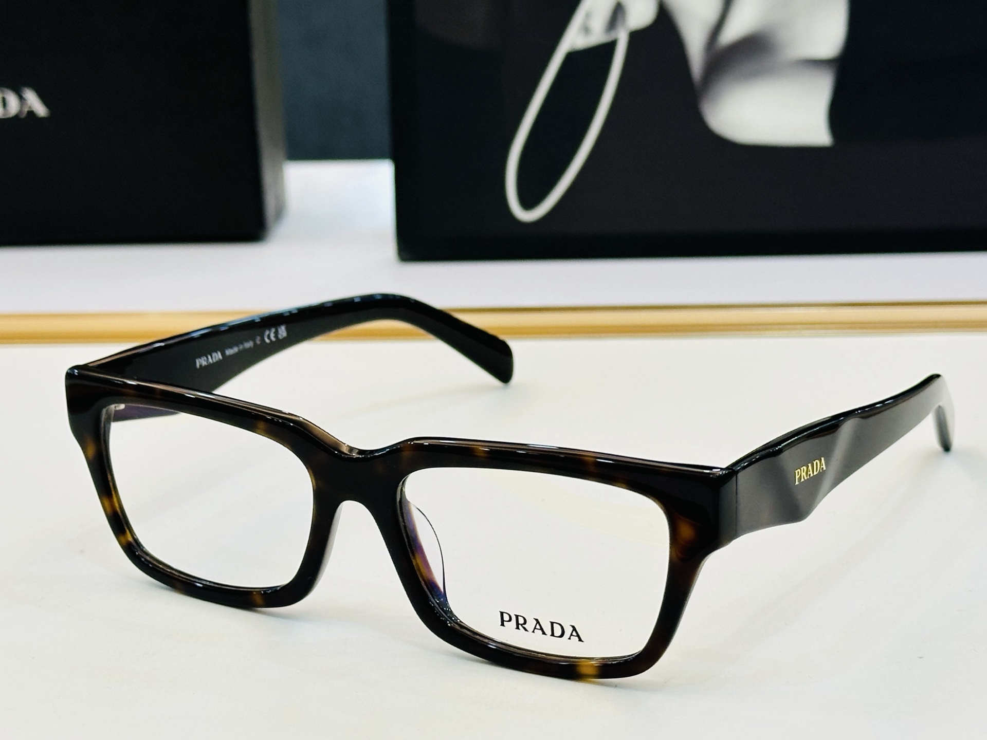 🔺PRAD*🔻普家 PR C02V Size：54口18-145 眼镜系列堪称精湛制作 彰显独特个 一最