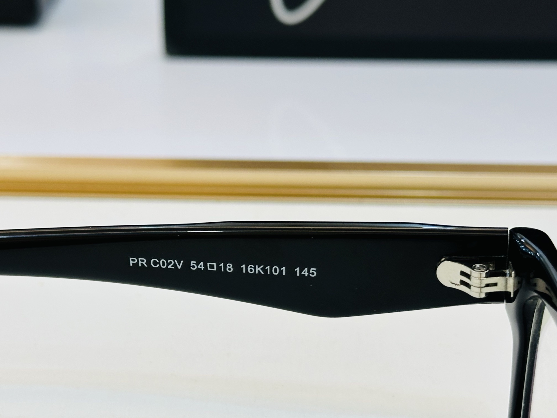 🔺PRAD*🔻普家 PR C02V Size：54口18-145 眼镜系列堪称精湛制作 彰显独特个 一最