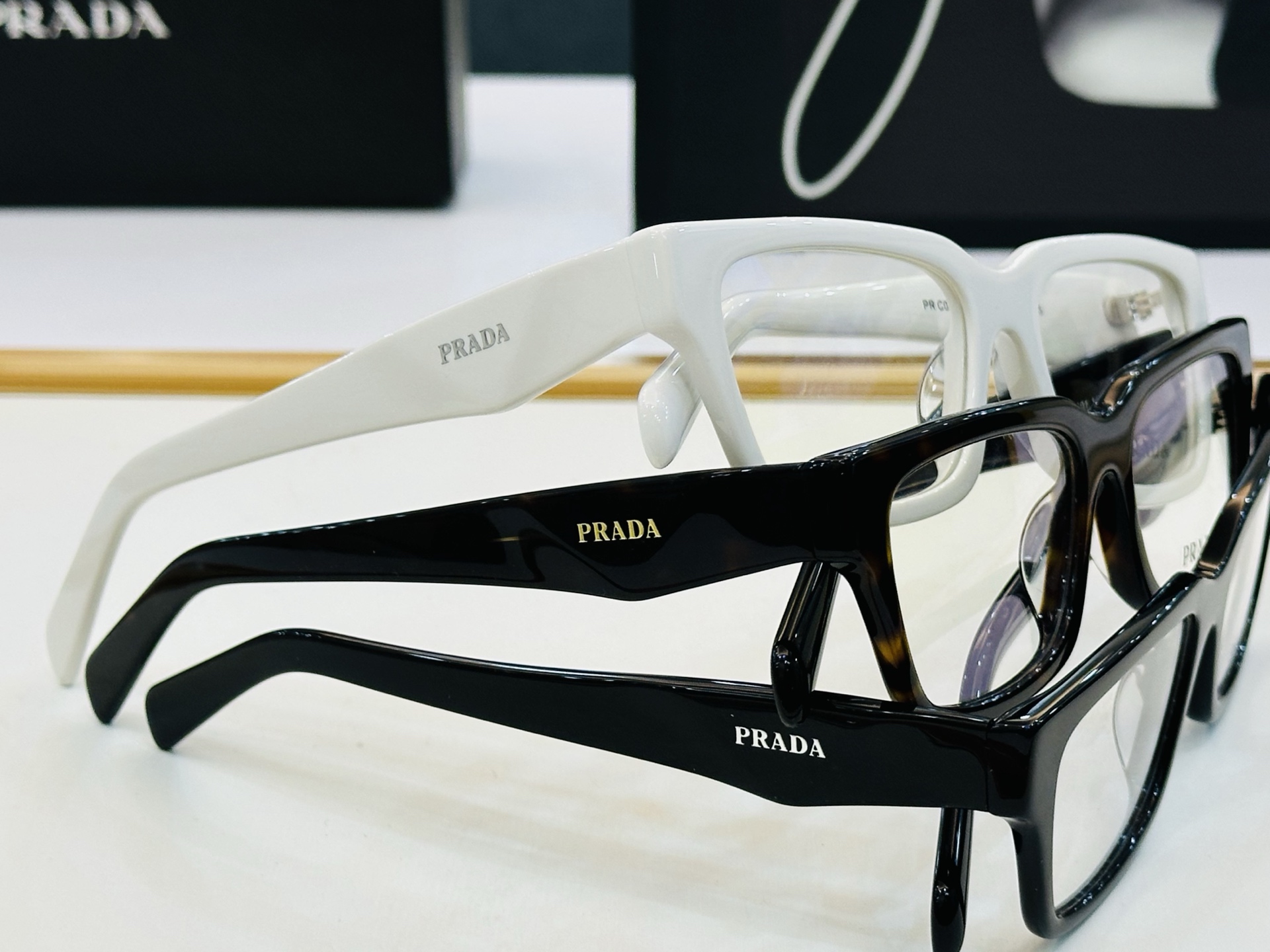 🔺PRAD*🔻普家 PR C02V Size：54口18-145 眼镜系列堪称精湛制作 彰显独特个 一最