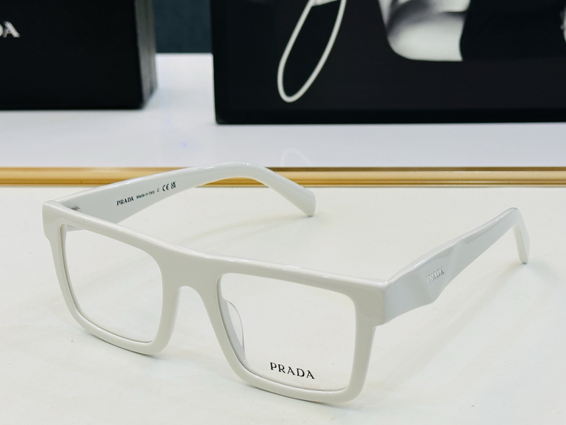 🔺PRAD*🔻普家 PR C01V Size：52口20-145 眼镜系列堪称精湛制作 彰显独特个 一最