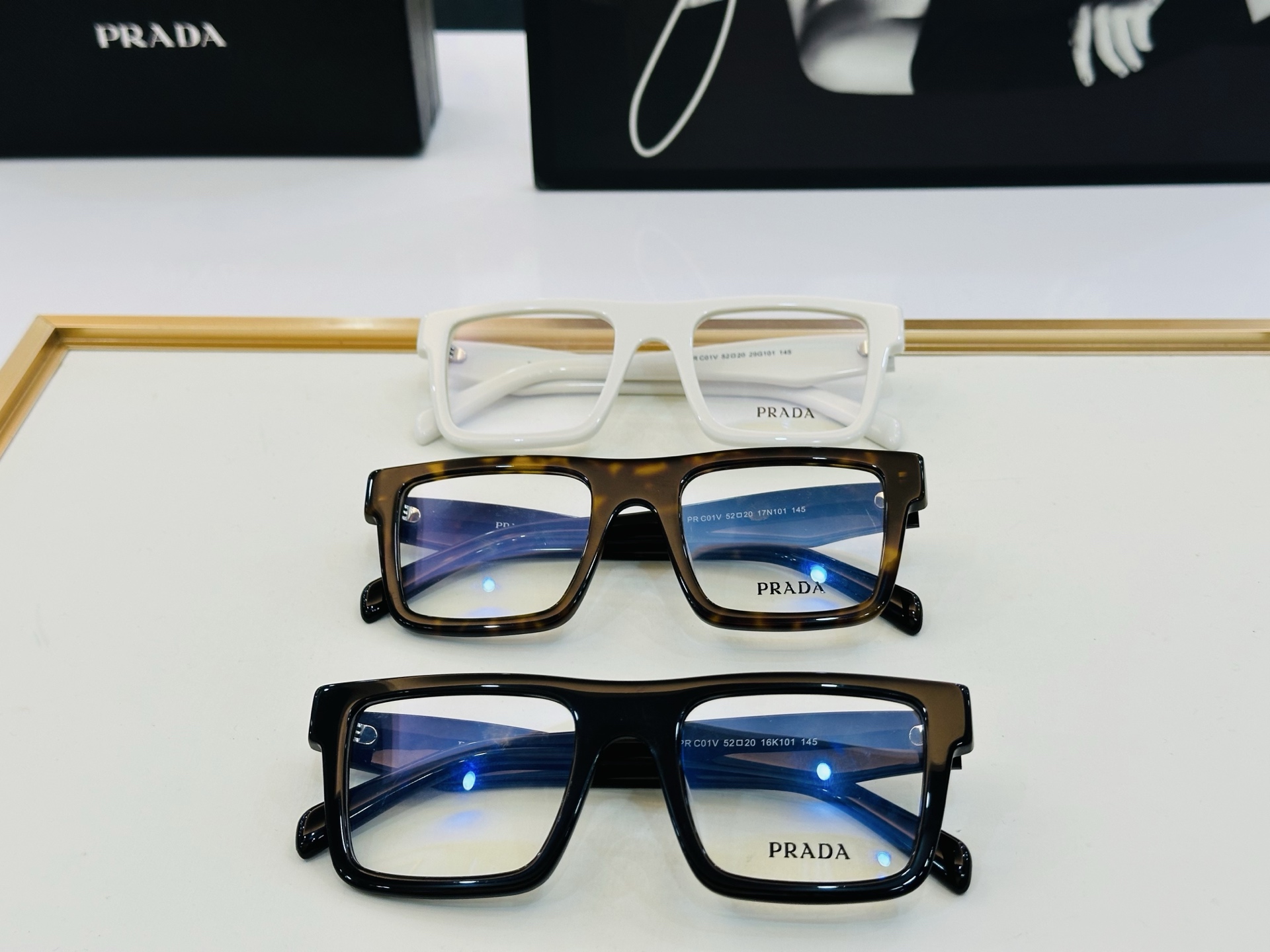 🔺PRAD*🔻普家 PR C01V Size：52口20-145 眼镜系列堪称精湛制作 彰显独特个 一最
