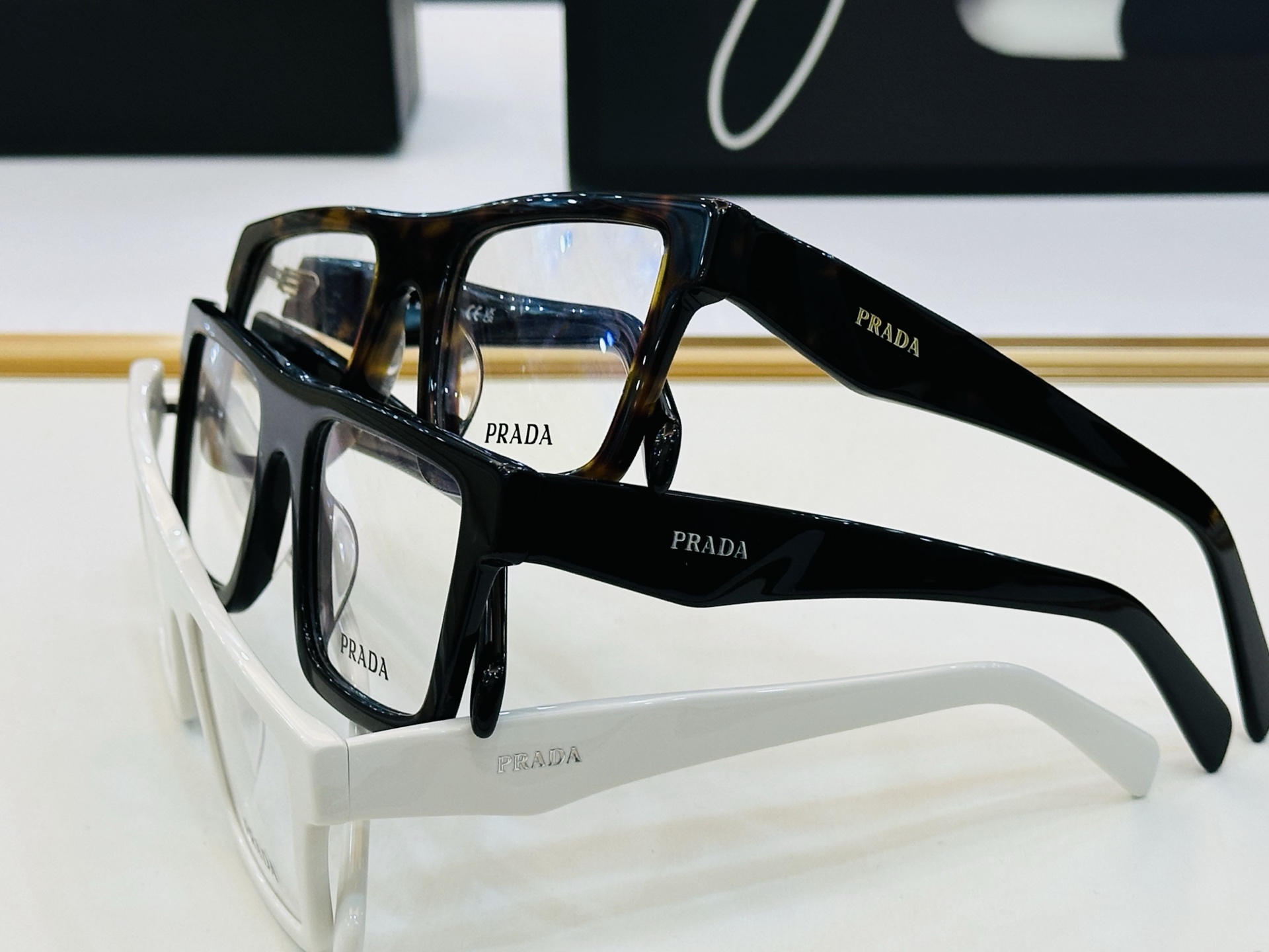 🔺PRAD*🔻普家 PR C01V Size：52口20-145 眼镜系列堪称精湛制作 彰显独特个 一最