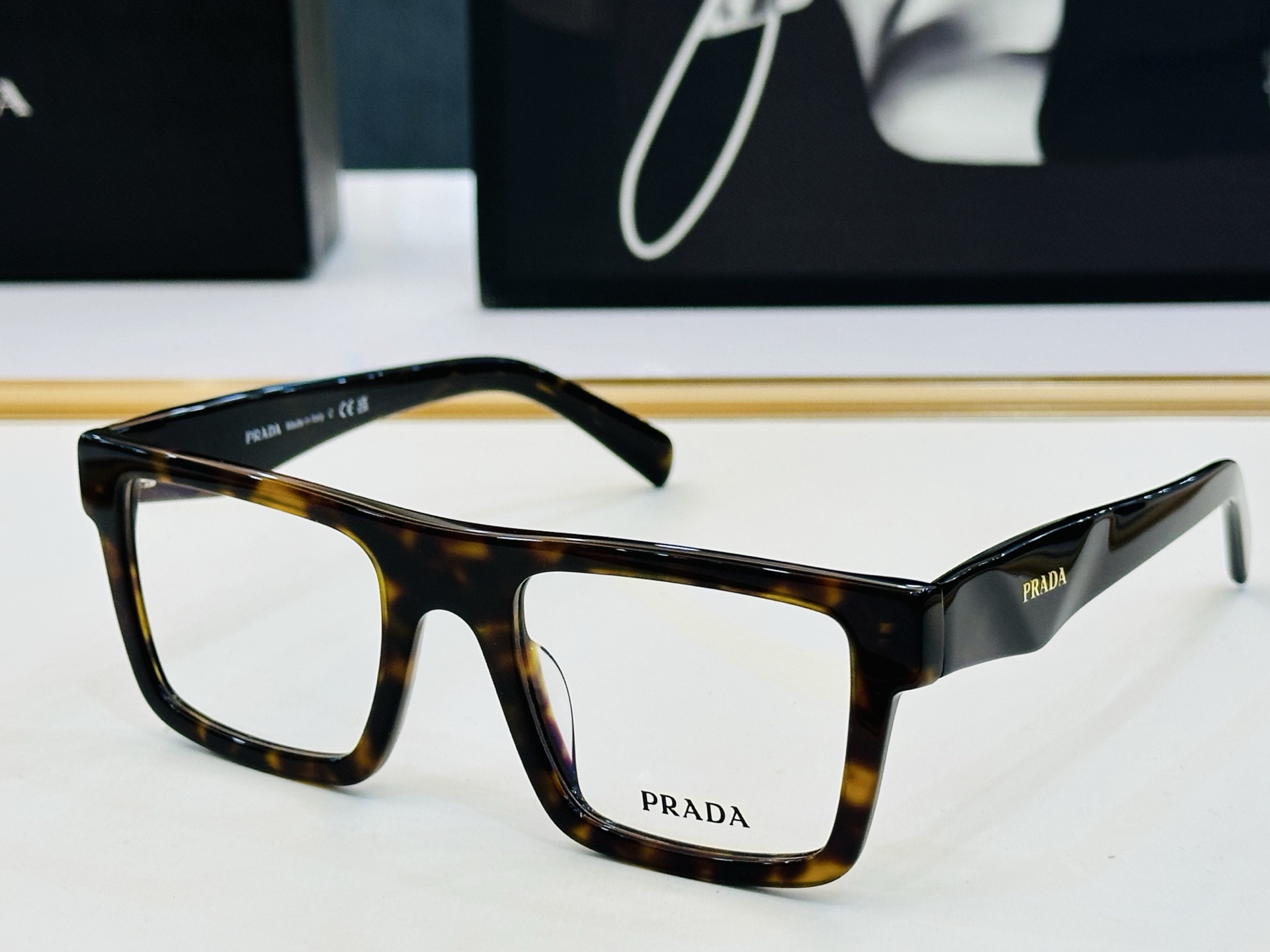 🔺PRAD*🔻普家 PR C01V Size：52口20-145 眼镜系列堪称精湛制作 彰显独特个 一最