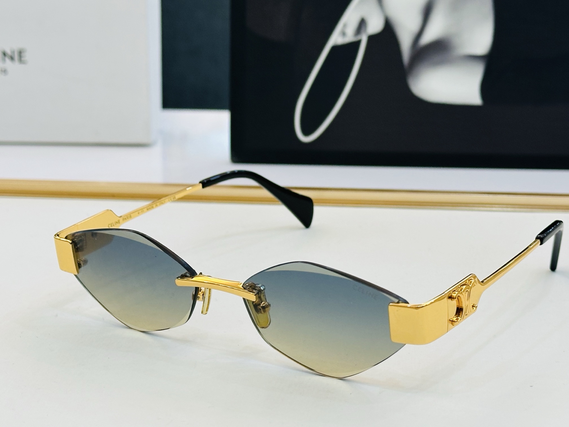 【CELINE】赛琳 CL1575LU Size：57口17-145 一直热销的款式 欧美风 光泽度好 