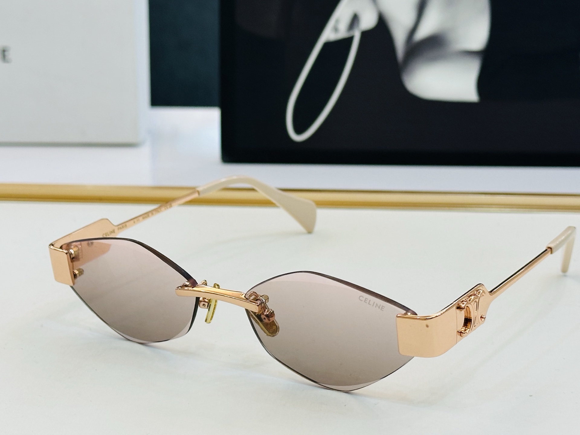 【CELINE】赛琳 CL1575LU Size：57口17-145 一直热销的款式 欧美风 光泽度好 