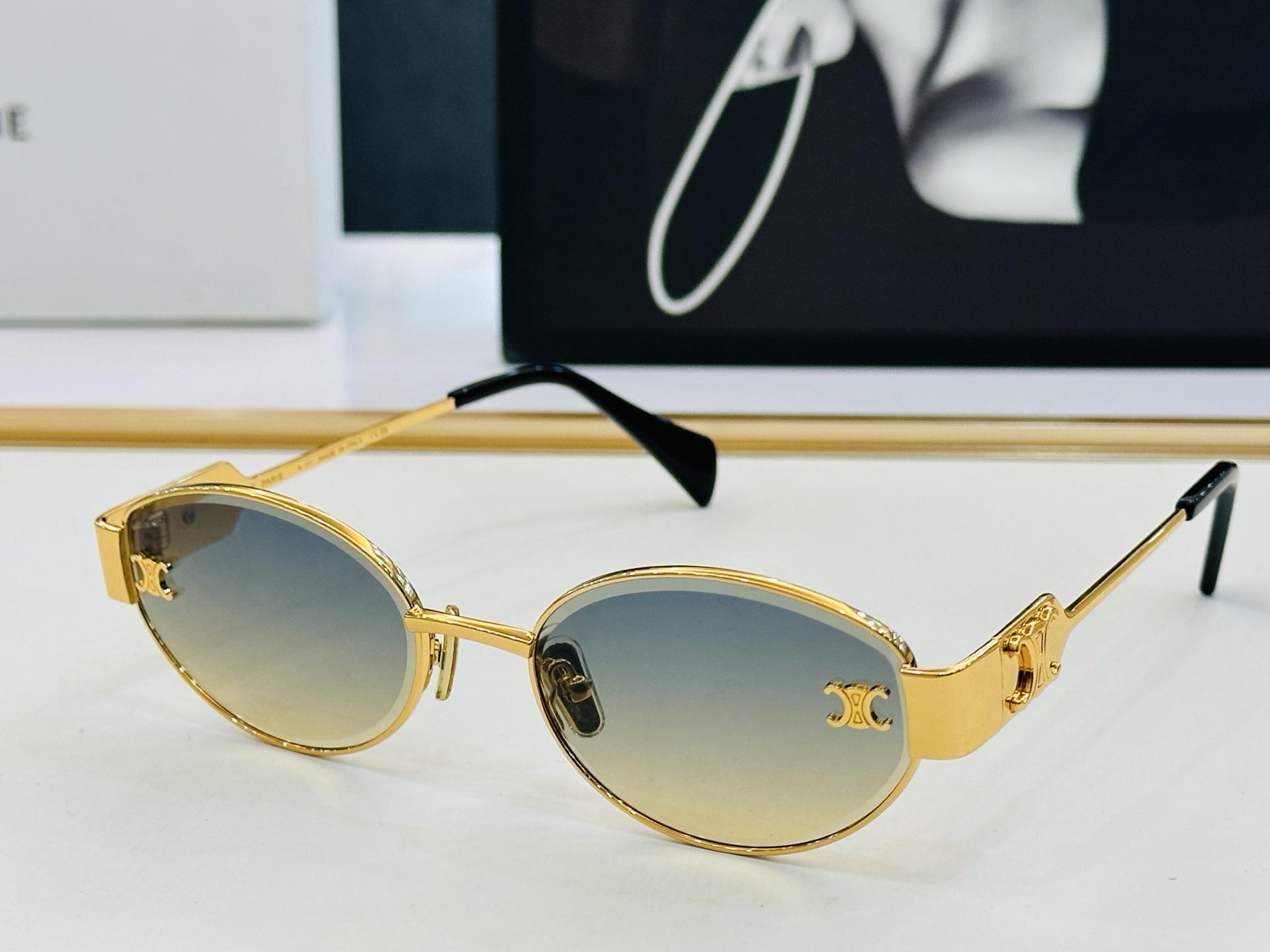 【CELINE】赛琳 CL1572LU Size：56口19-145 一直热销的款式 欧美风 光泽度好 