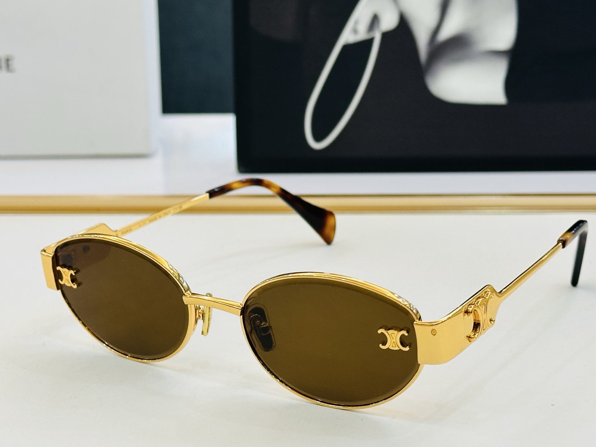 【CELINE】赛琳 CL1572LU Size：56口19-145 一直热销的款式 欧美风 光泽度好 