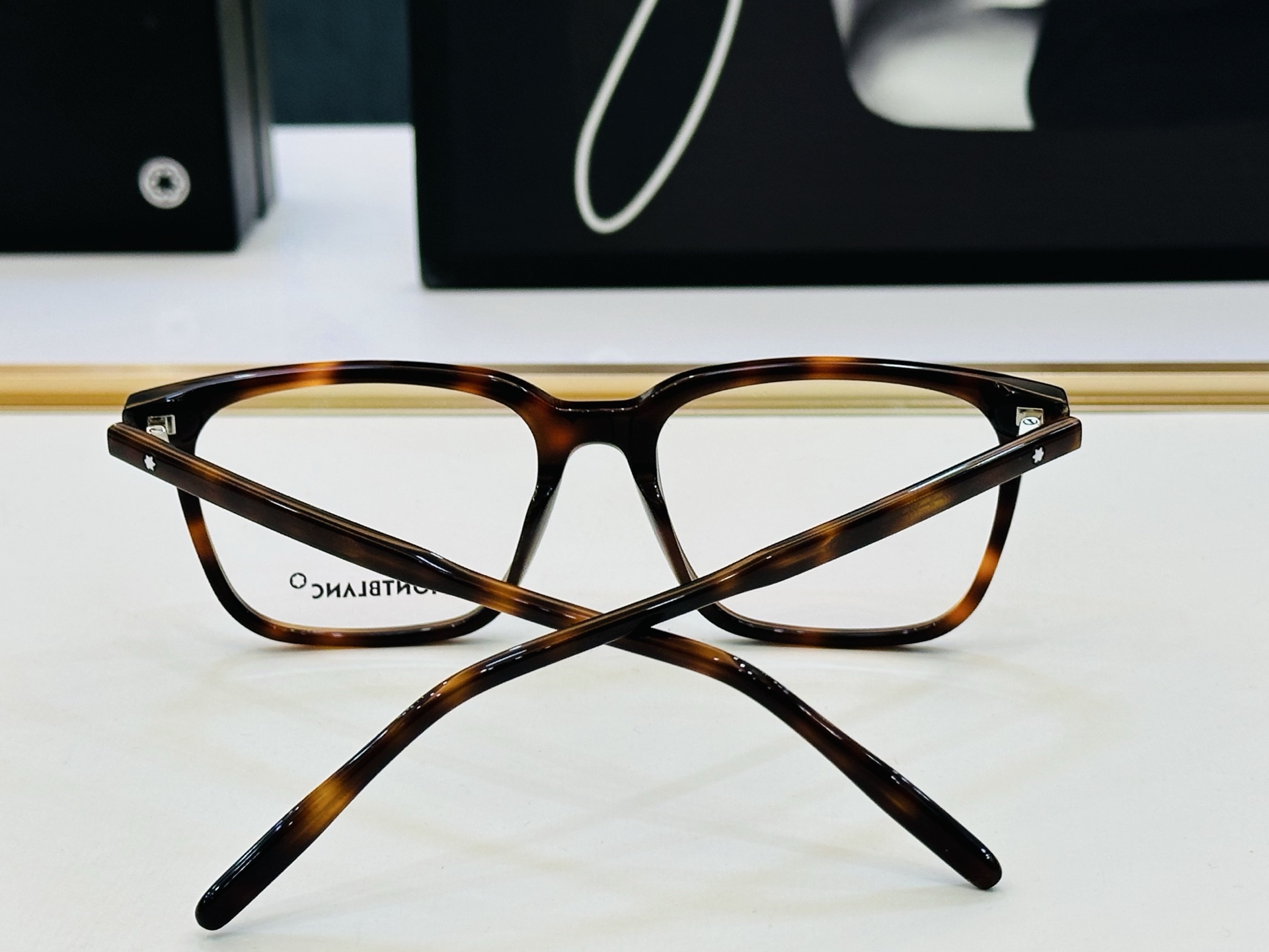 MB0011OA Size：54口17-145 🌤万宝龙 非常能彰显一个人的品味品质做工稳实 L 配光架