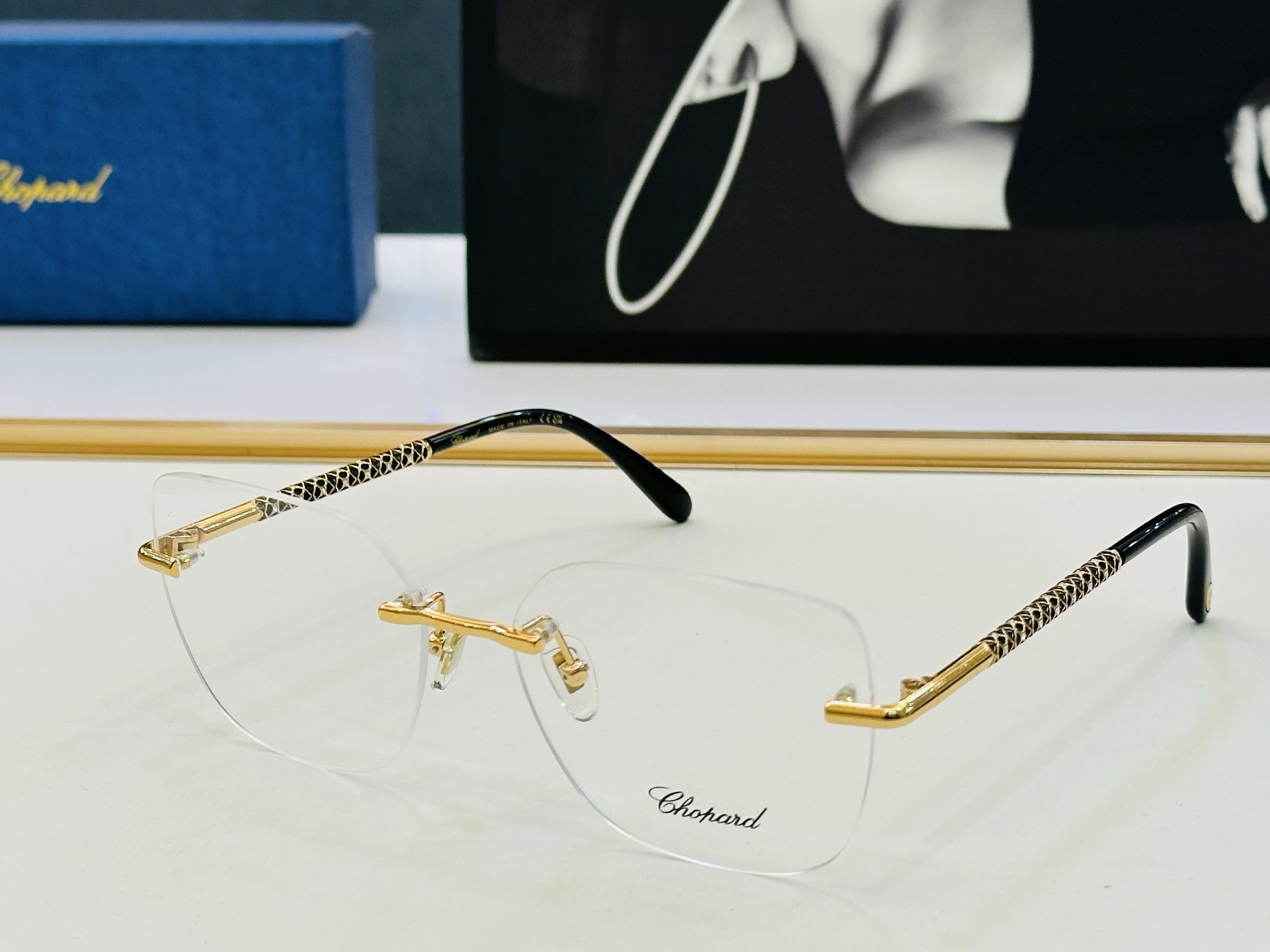 原版 ChoPard肖邦 MODEL: SCHG960 Size：58口17-145 以现代时尚的设计风