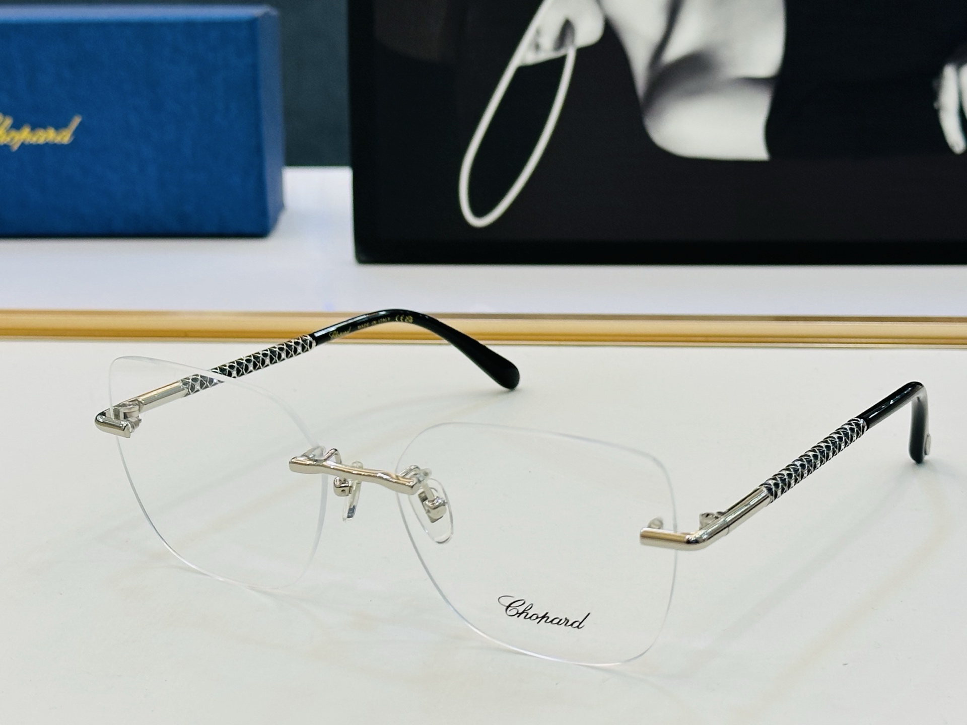 原版 ChoPard肖邦 MODEL: SCHG960 Size：58口17-145 以现代时尚的设计风