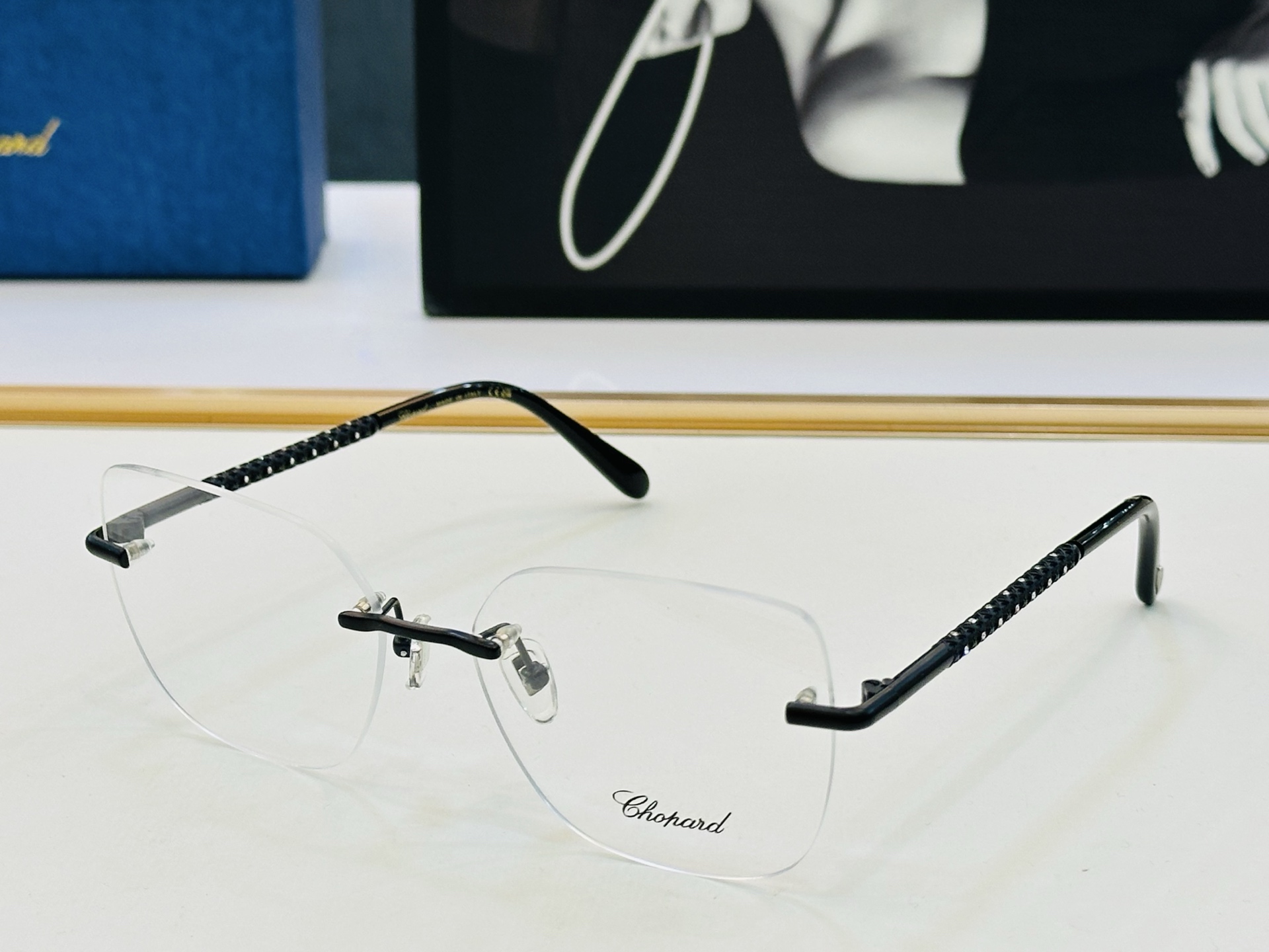 原版 ChoPard肖邦 MODEL: SCHG960 Size：58口17-145 以现代时尚的设计风