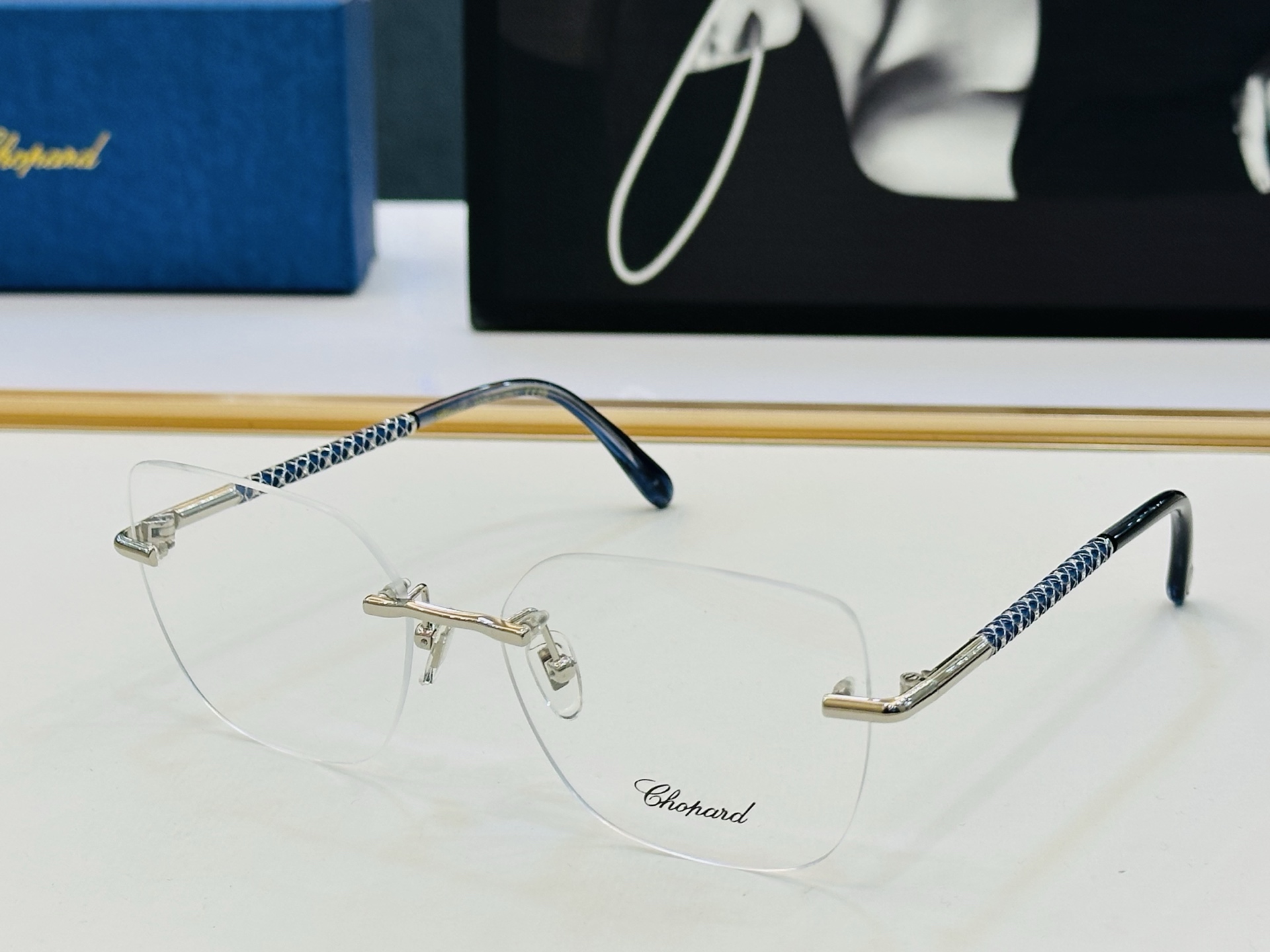 原版 ChoPard肖邦 MODEL: SCHG960 Size：58口17-145 以现代时尚的设计风