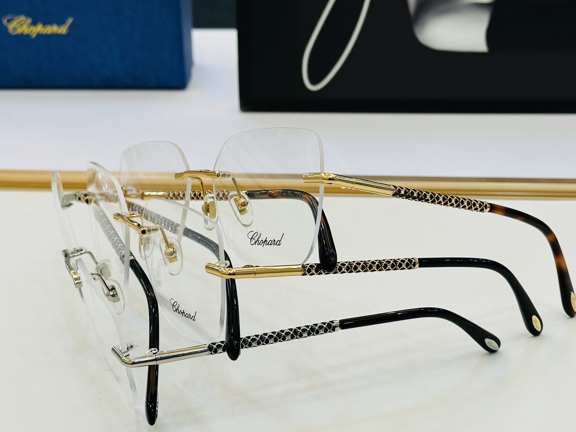 原版 ChoPard肖邦 MODEL: SCHG960 Size：58口17-145 以现代时尚的设计风