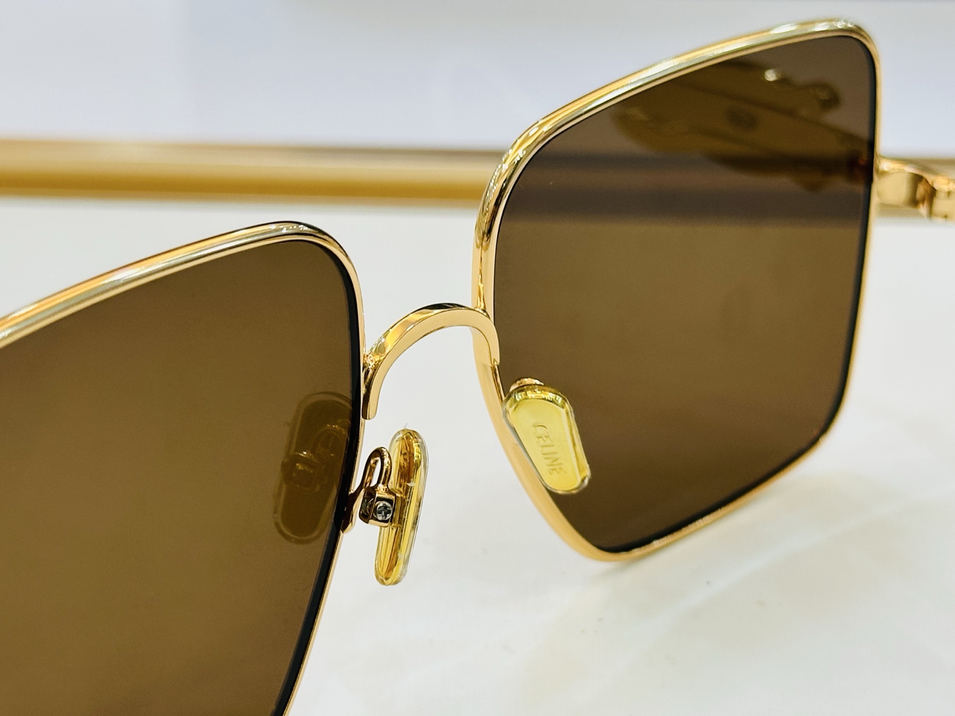 【CELINE】赛琳 CL42101U Size：60口17-143 一直热销的款式 欧美风 光泽度好 