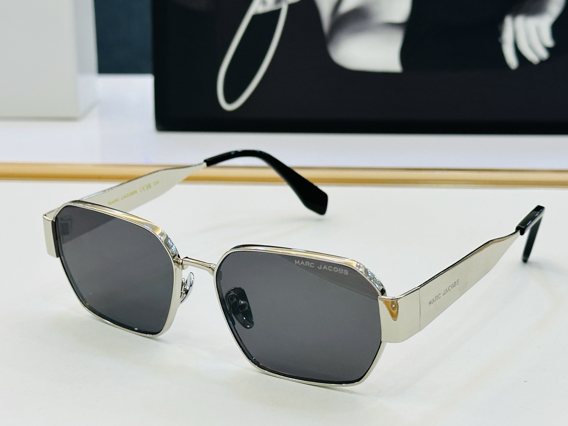 马杰克 MODEL: MARC805/S Size：57口16-145 。。。时尚款 XL大氣百搭的款式