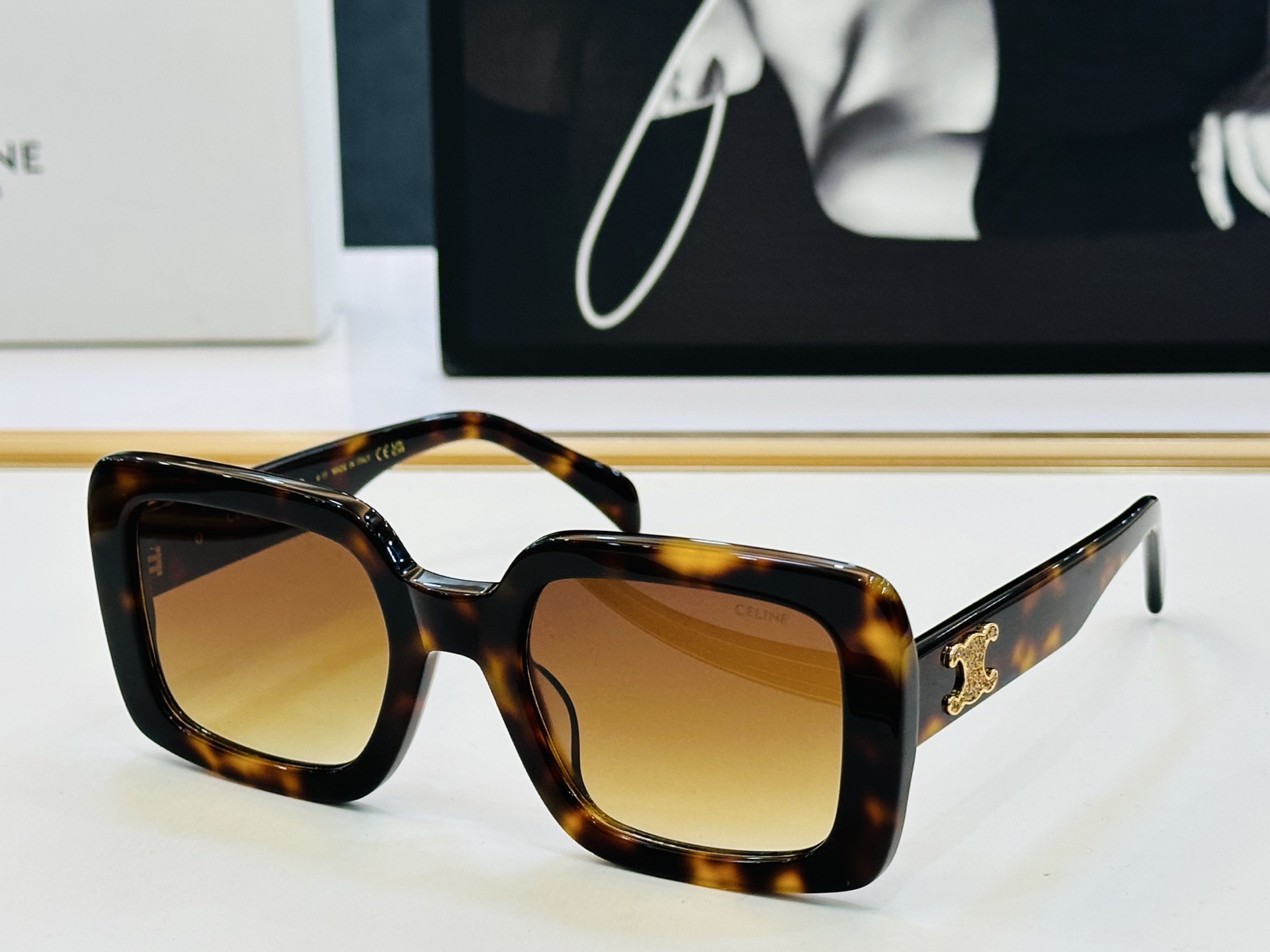 【CELINE】赛琳 CL40304 Size：54口23-145 一直热销的款式 欧美风 光泽度好 质