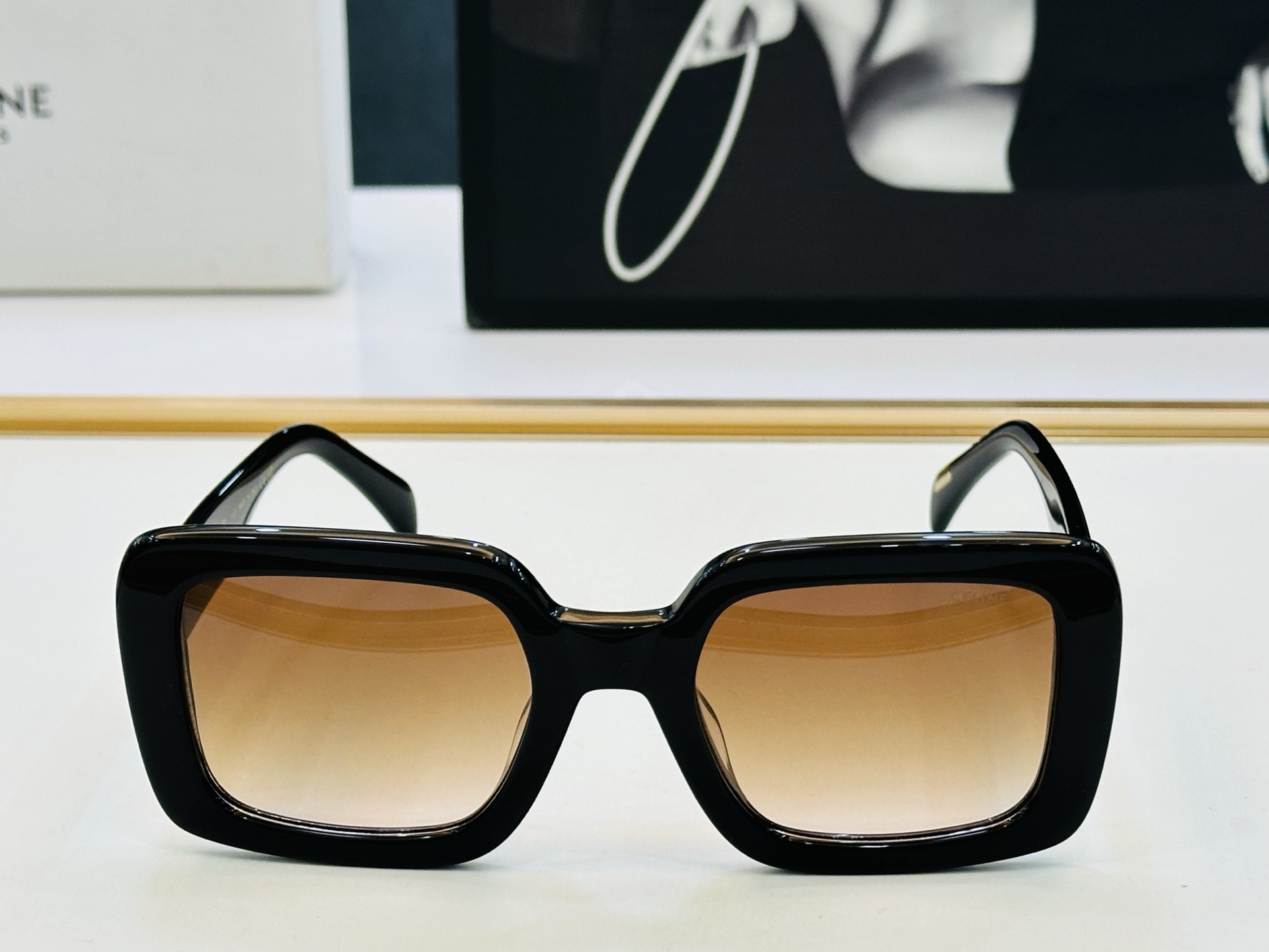 【CELINE】赛琳 CL40304 Size：54口23-145 一直热销的款式 欧美风 光泽度好 质