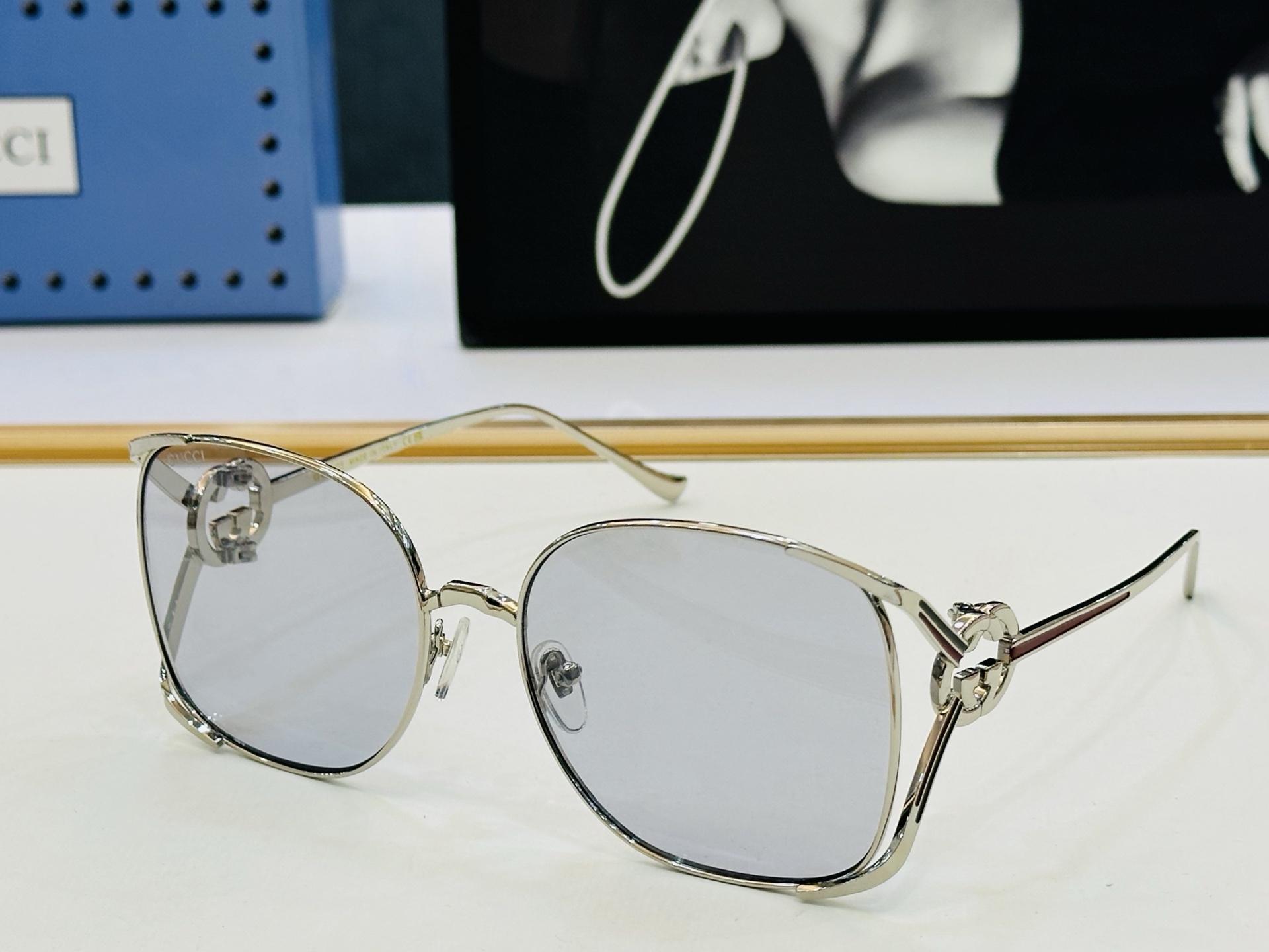 GUCC* 古家 GG1669 🐝🐝系列 Size：60口18-132 🍁🍁K 超绝品质 太阳镜 。