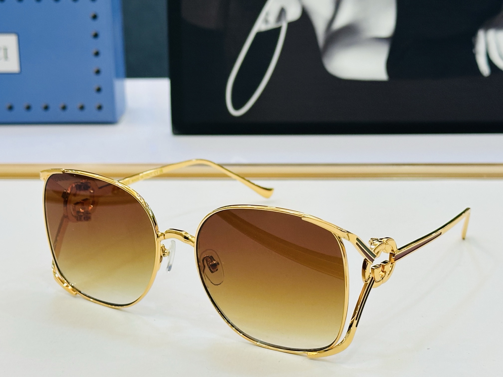 GUCC* 古家 GG1669 🐝🐝系列 Size：60口18-132 🍁🍁K 超绝品质 太阳镜 。