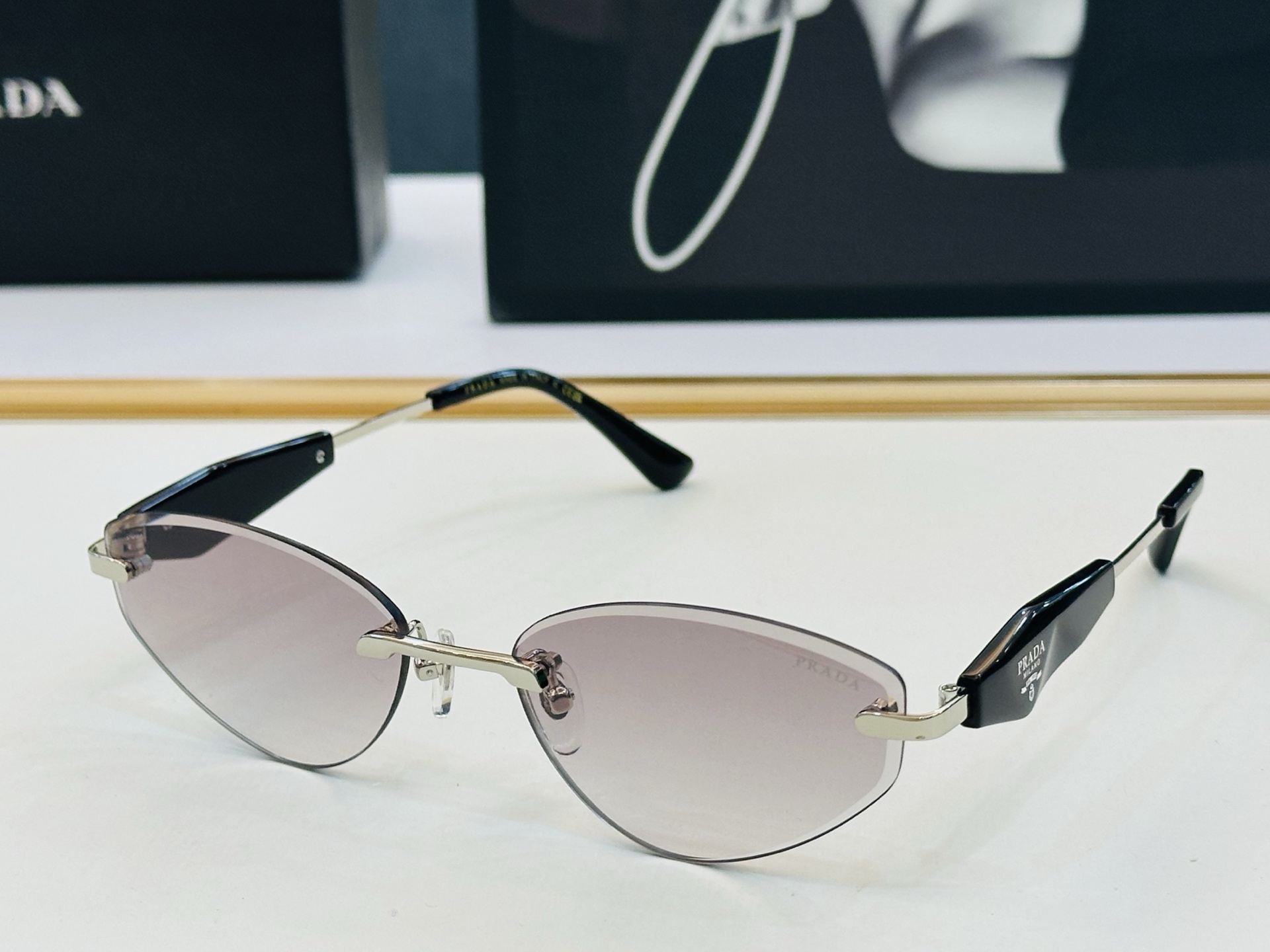 🔺PRAD*🔻普家 PR212VS Size：58口18-145 眼镜系列堪称精湛制作 彰显独特个性 J