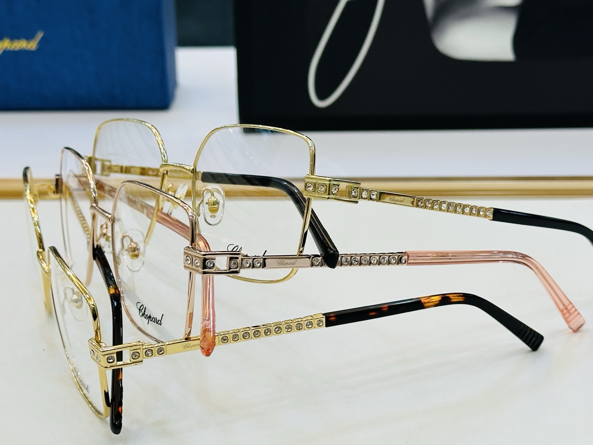 原版 ChoPard肖邦 MODEL: VCHL24S Size：55口18-145 以现代时尚的设计风