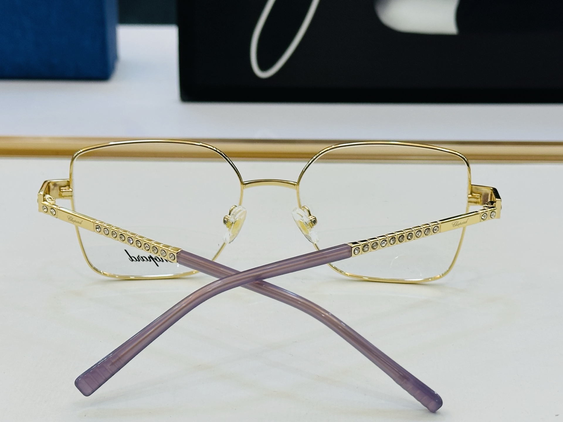 原版 ChoPard肖邦 MODEL: VCHL24S Size：55口18-145 以现代时尚的设计风