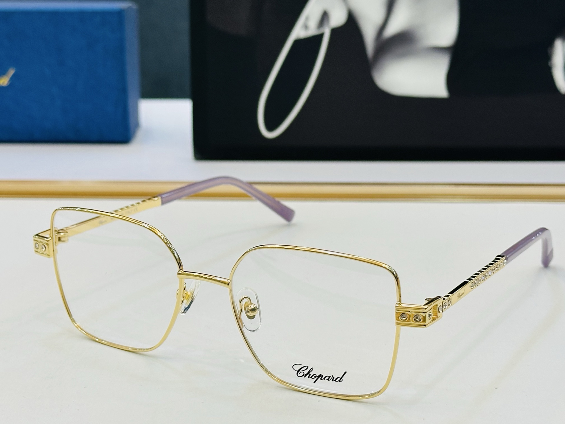 原版 ChoPard肖邦 MODEL: VCHL24S Size：55口18-145 以现代时尚的设计风