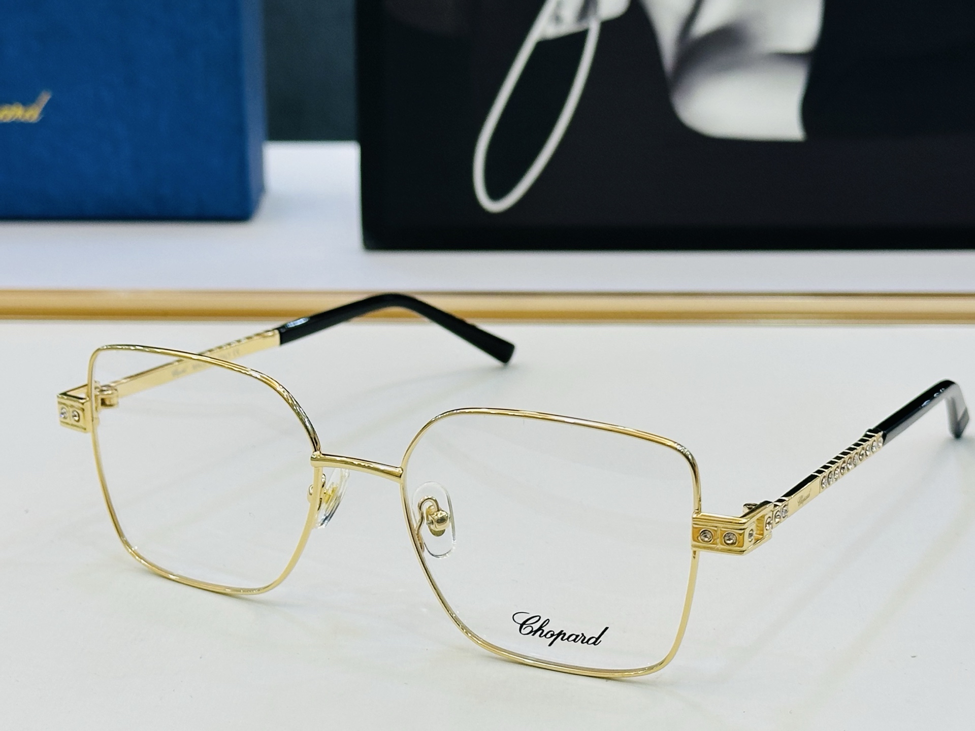 原版 ChoPard肖邦 MODEL: VCHL24S Size：55口18-145 以现代时尚的设计风