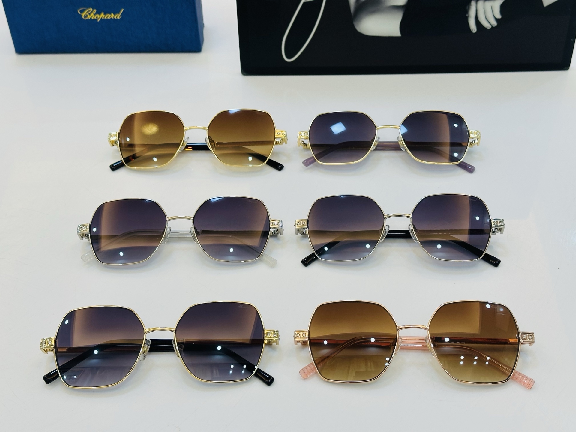 原版 ChoPard肖邦 MODEL: VCHL25S Size：55口18-145 以现代时尚的设计风