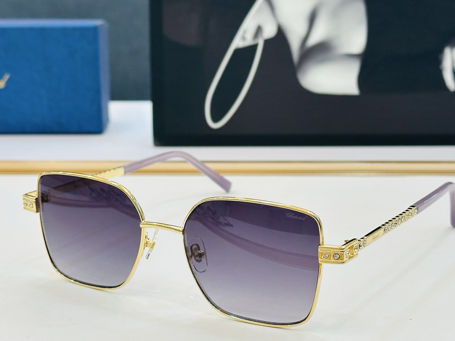 原版 ChoPard肖邦 MODEL: VCHL24S Size：55口18-145 以现代时尚的设计风