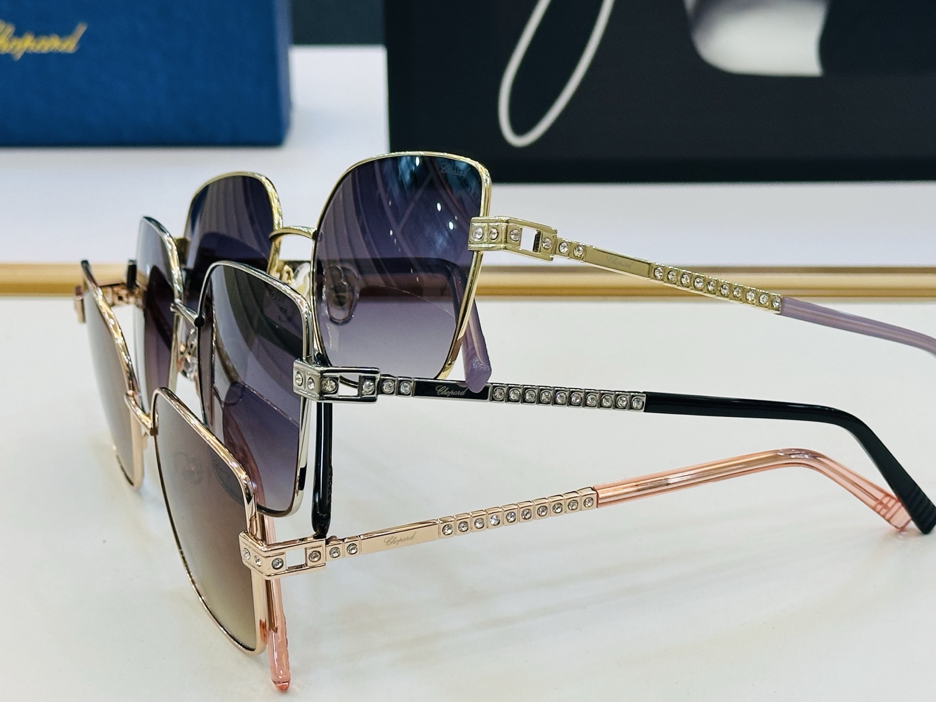 原版 ChoPard肖邦 MODEL: VCHL24S Size：55口18-145 以现代时尚的设计风