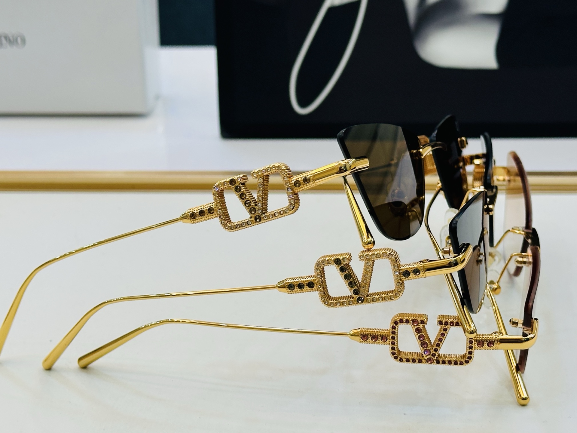 新款VALENYIN* 华伦天奴 VLS1742 Size：60口17-145 🔝🔝采用时下最流行片色😍