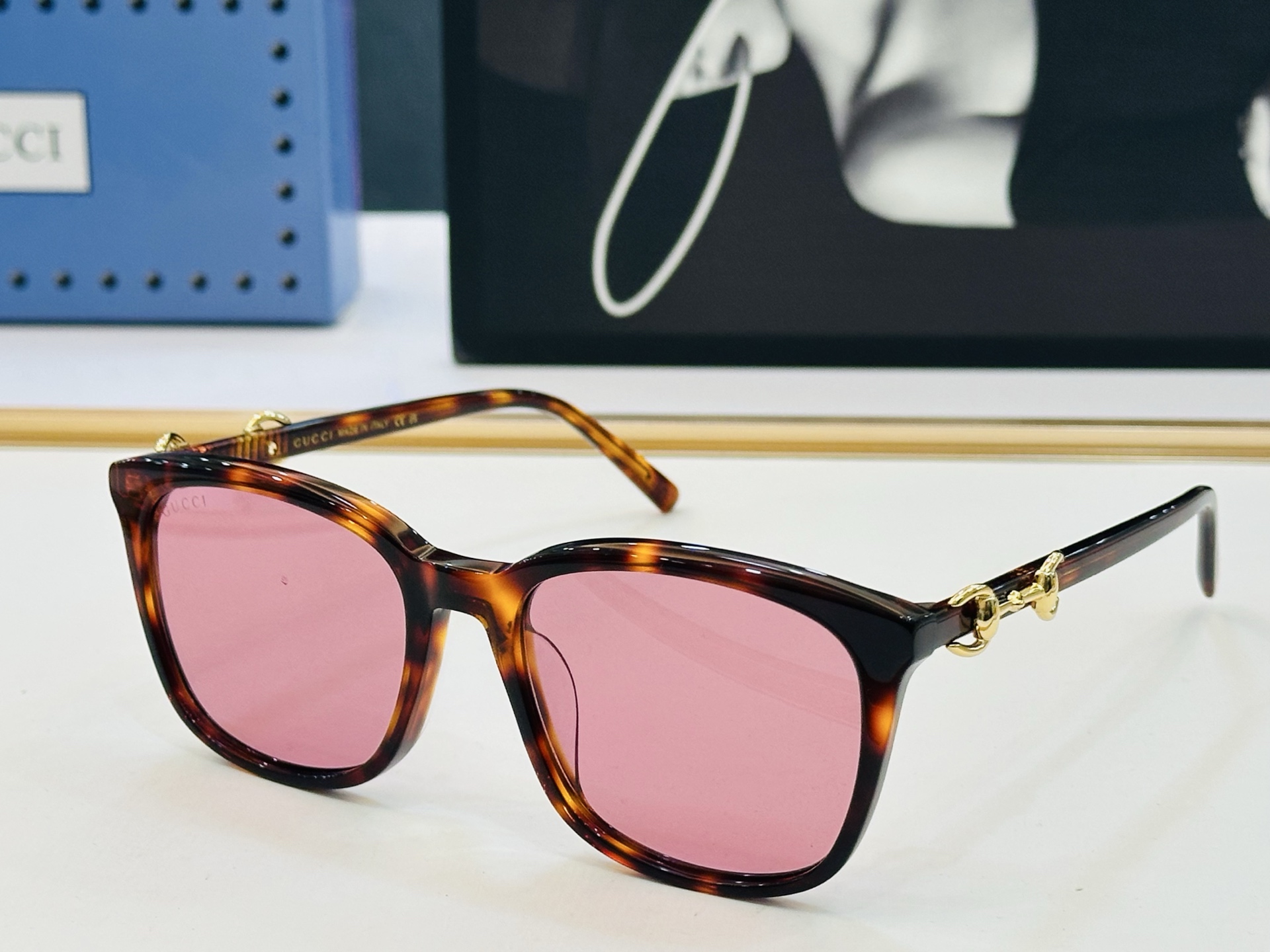 GUCC* 古家 GG2057SK 🐝🐝系列 Size：56口19-145 🍁🍁 FD超绝品质太阳镜 。
