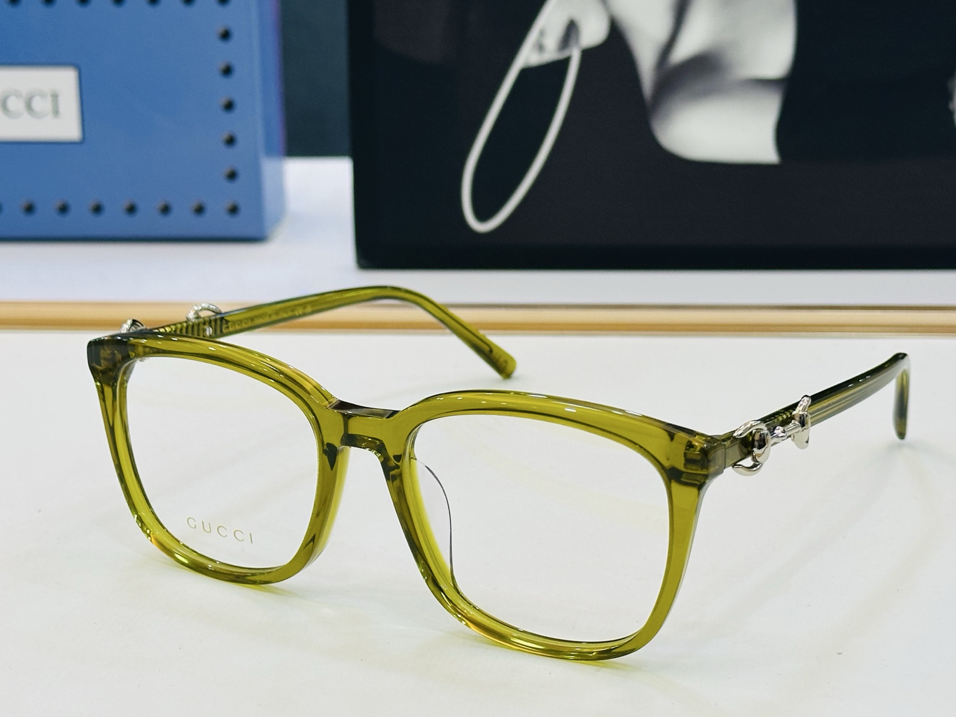 GUCC* 古家 GG2057SK 🐝🐝系列 Size：56口19-145 🍁🍁 FD超绝品质太阳镜 。